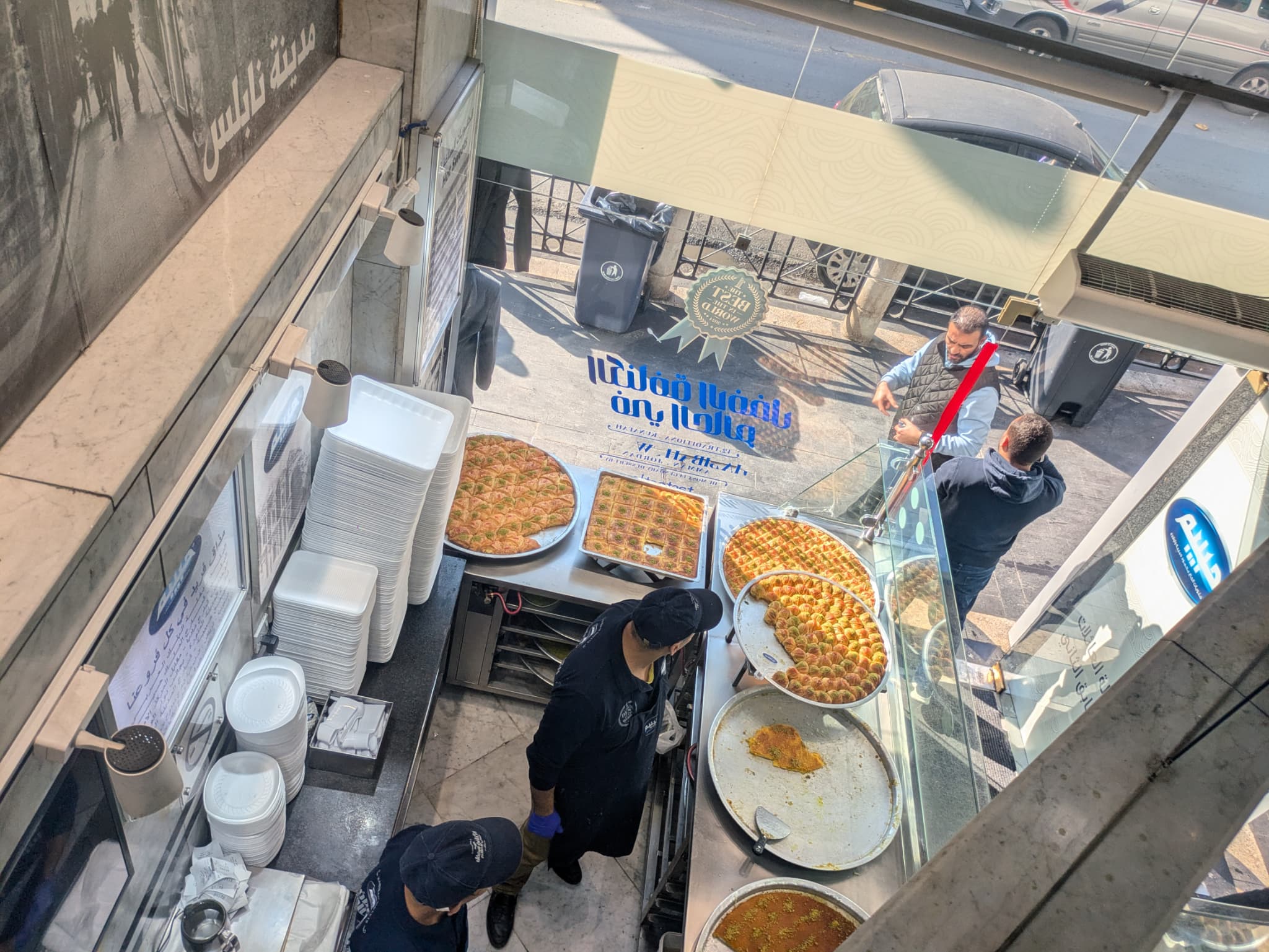 Habibah Sweets の店内