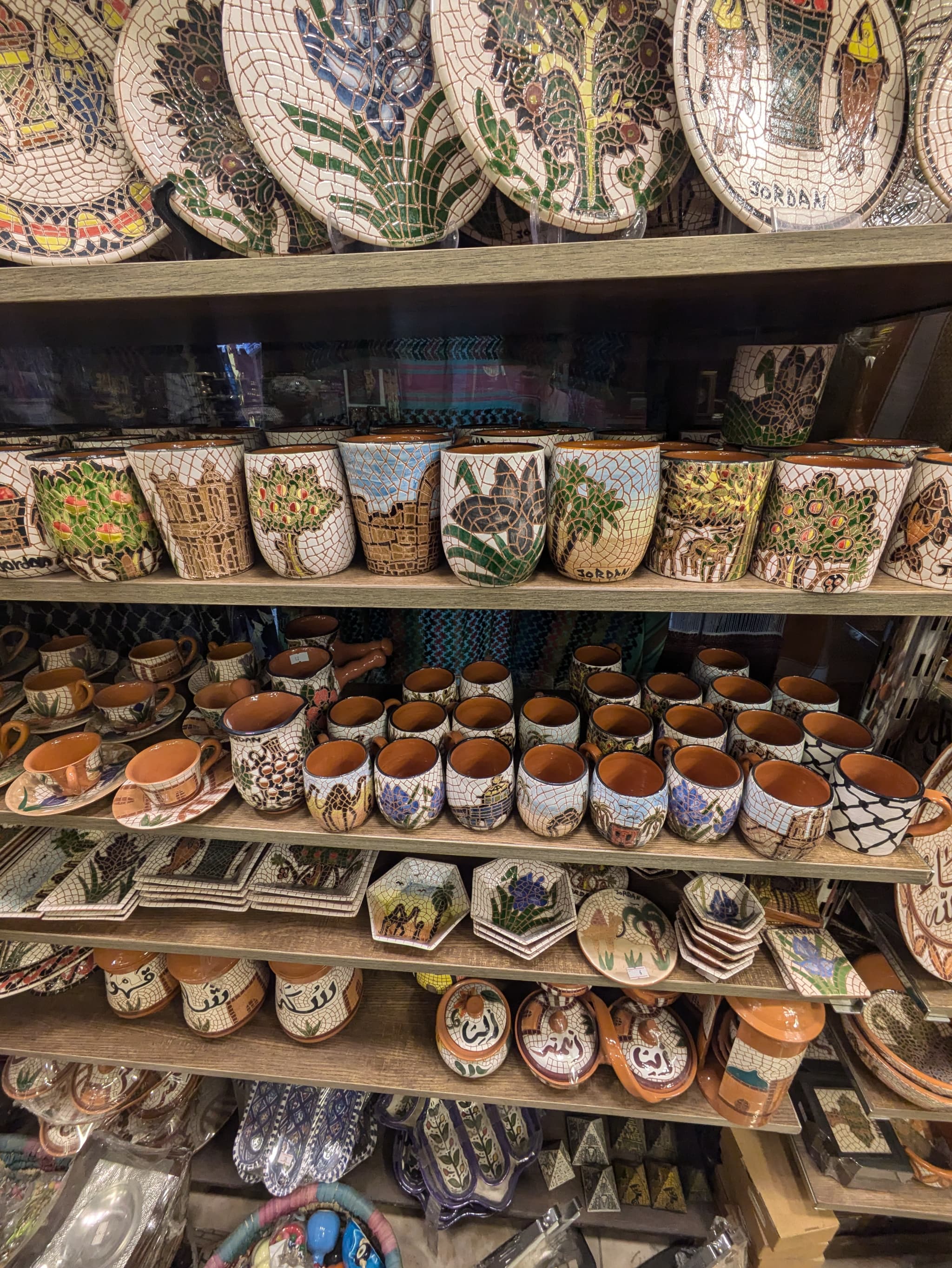 オシャレな食器がたくさん置いてありました