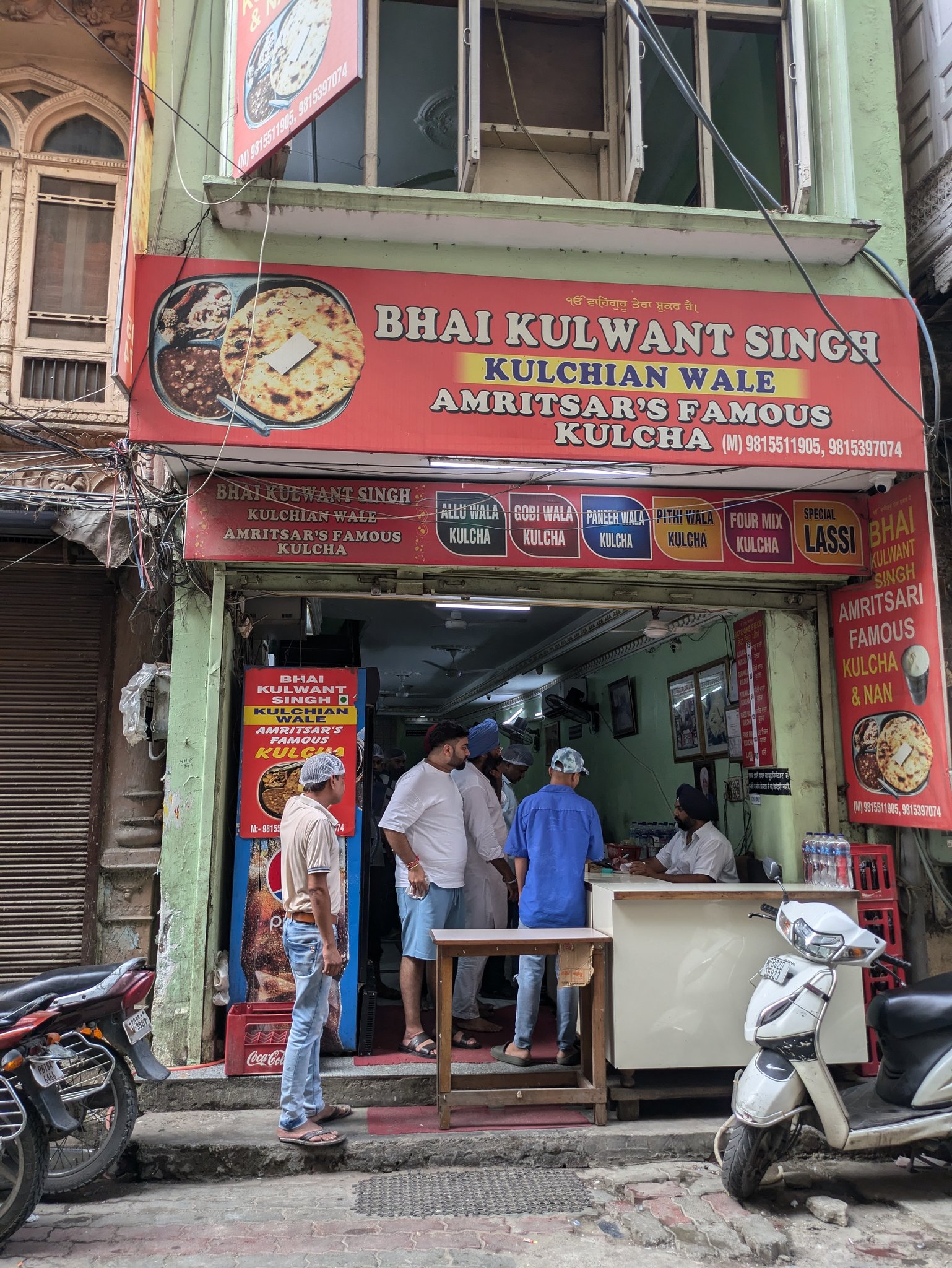 Bhai Kulwant Singh Kulchian Wale の店頭