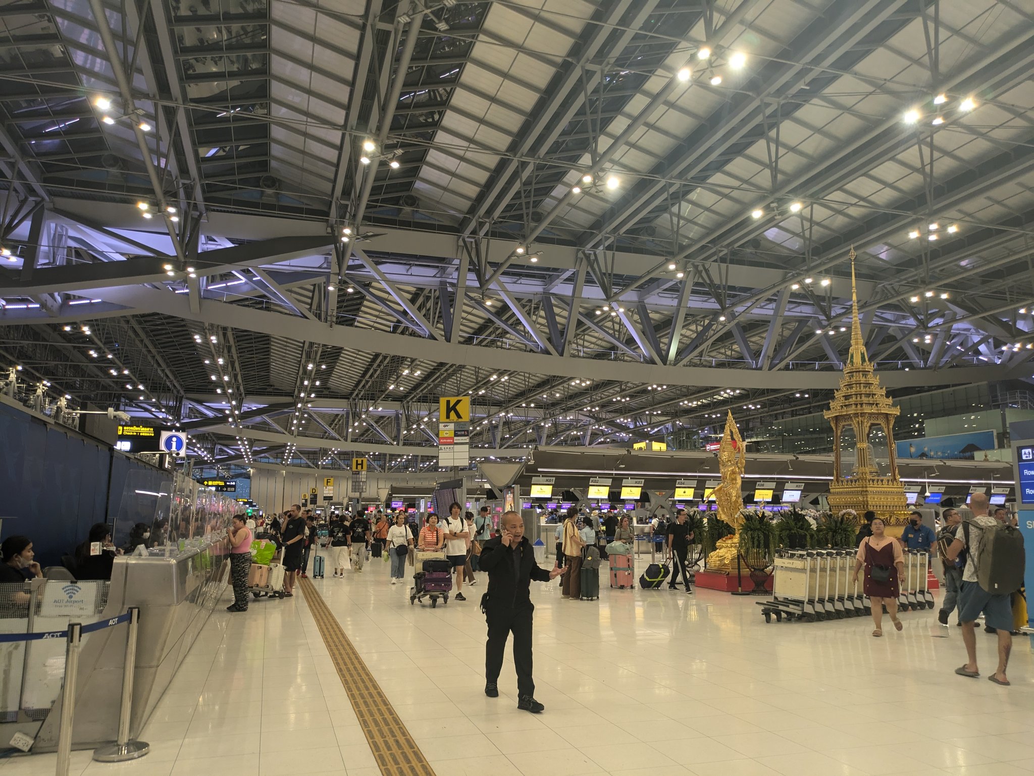 スワンナプーム空港の出発ロビー