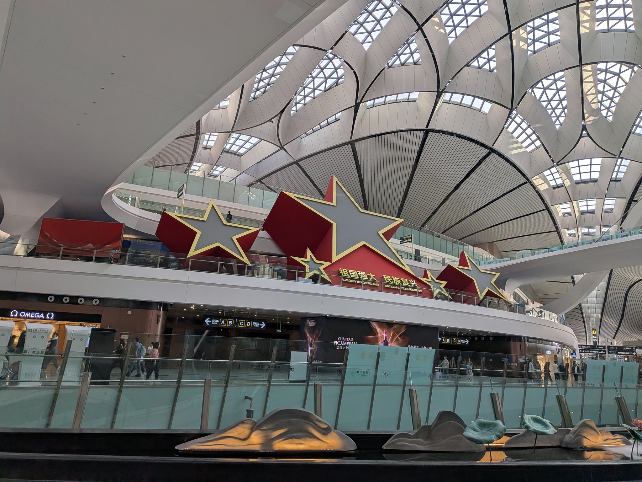 北京大興空港のターミナルのホール