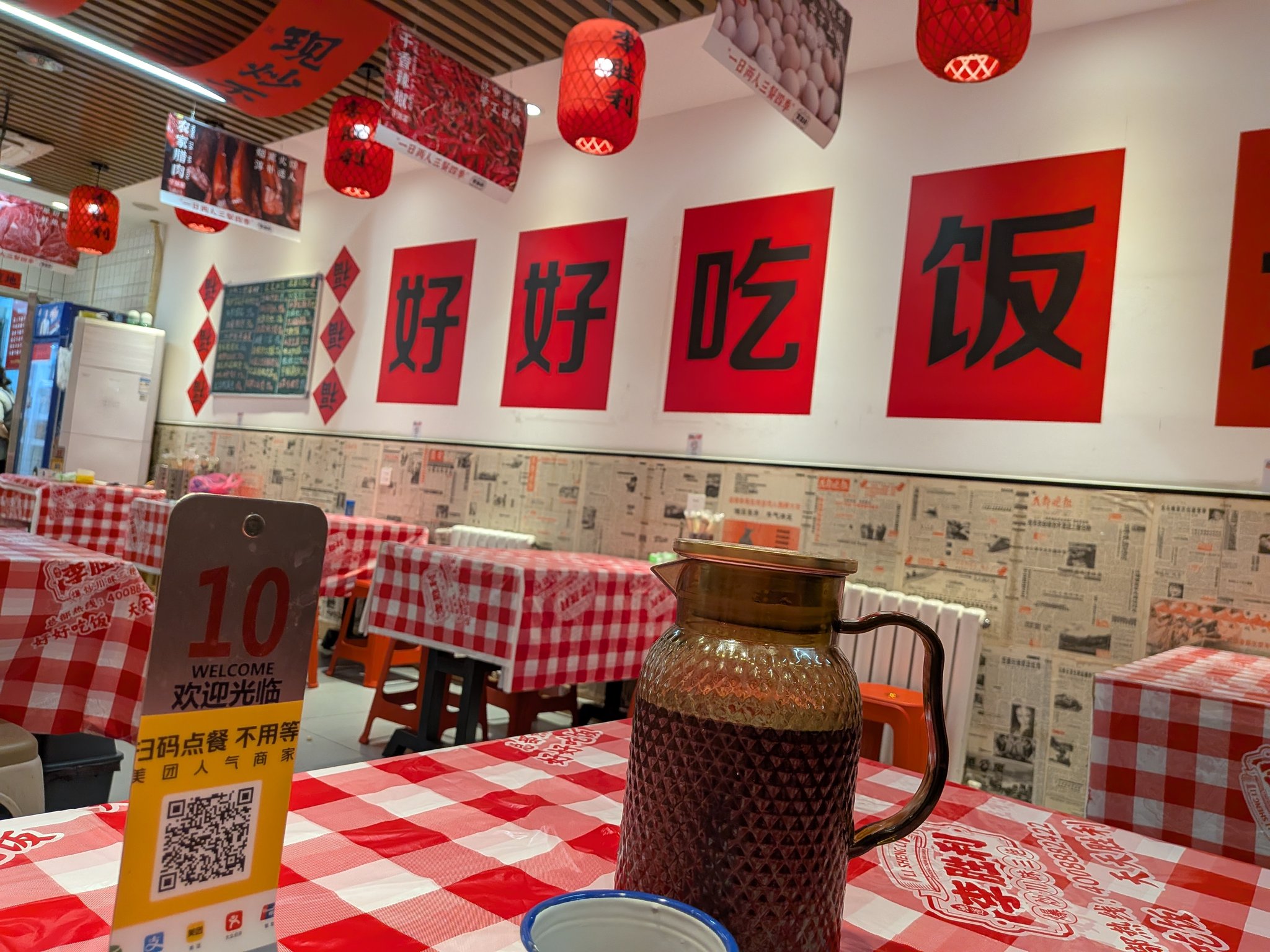 草橋駅の近くの食堂の店内