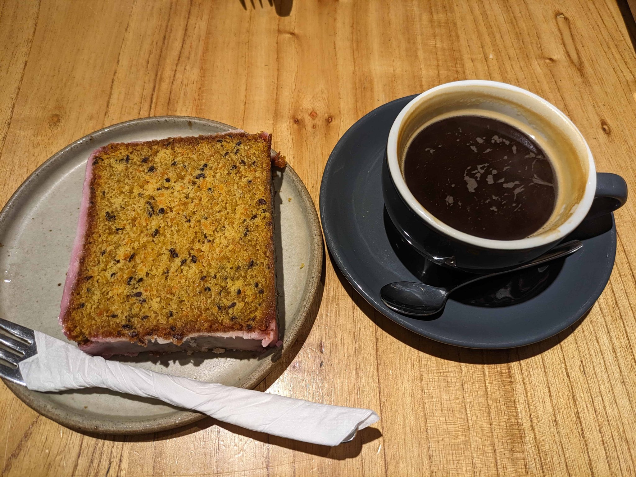 NEGRO Cueva de Café のコーヒーとケーキ