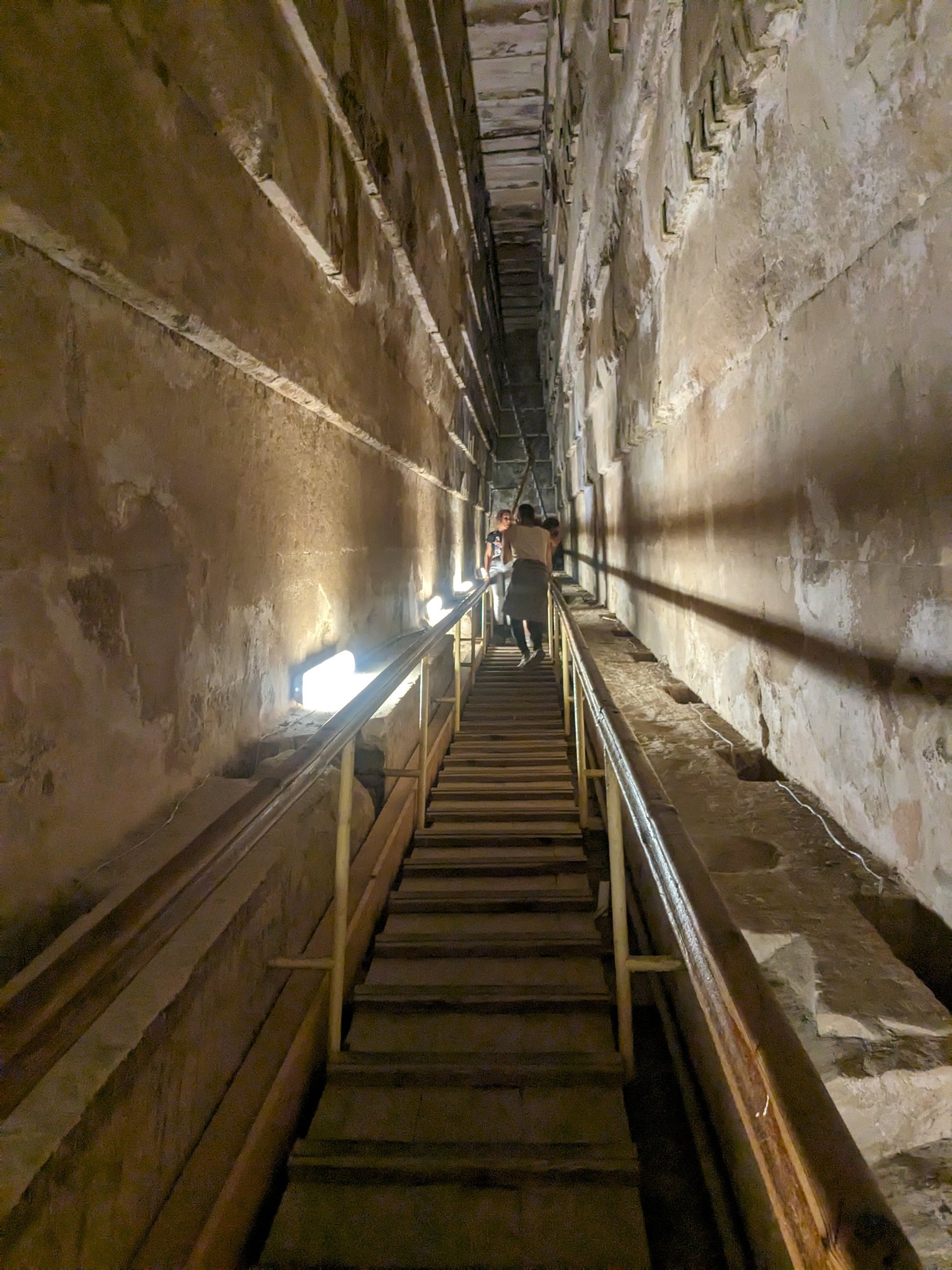 ギザのピラミッド内部の通路