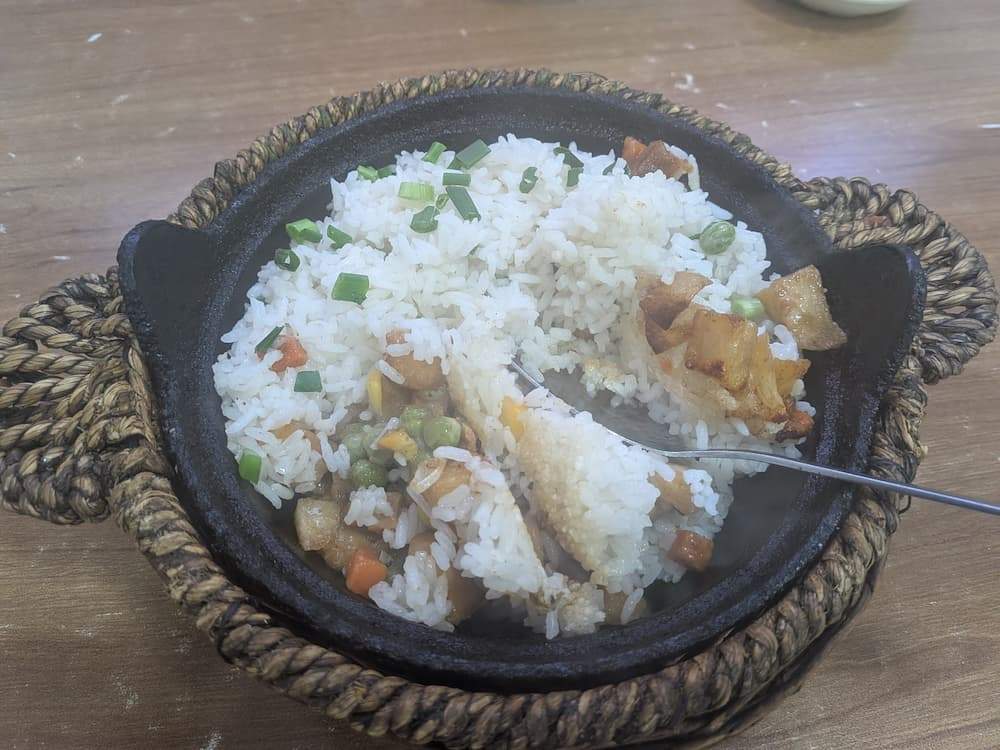 人民大礼堂近くで食べた土鍋ごはん