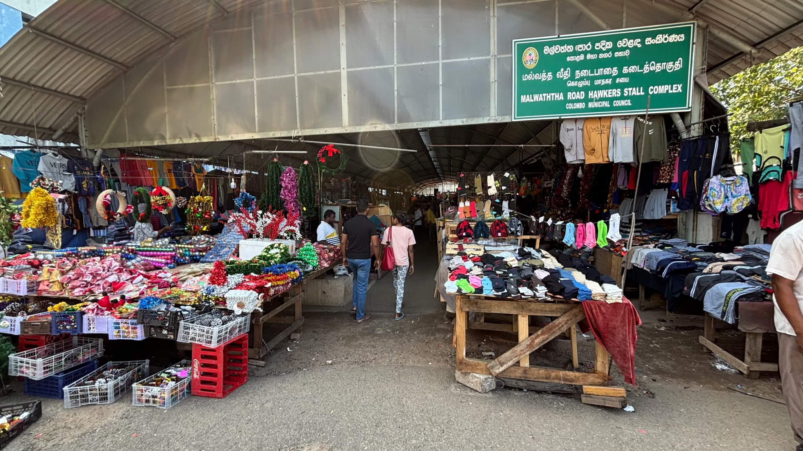 カーン時計台を超えたあたりにあるマーケット