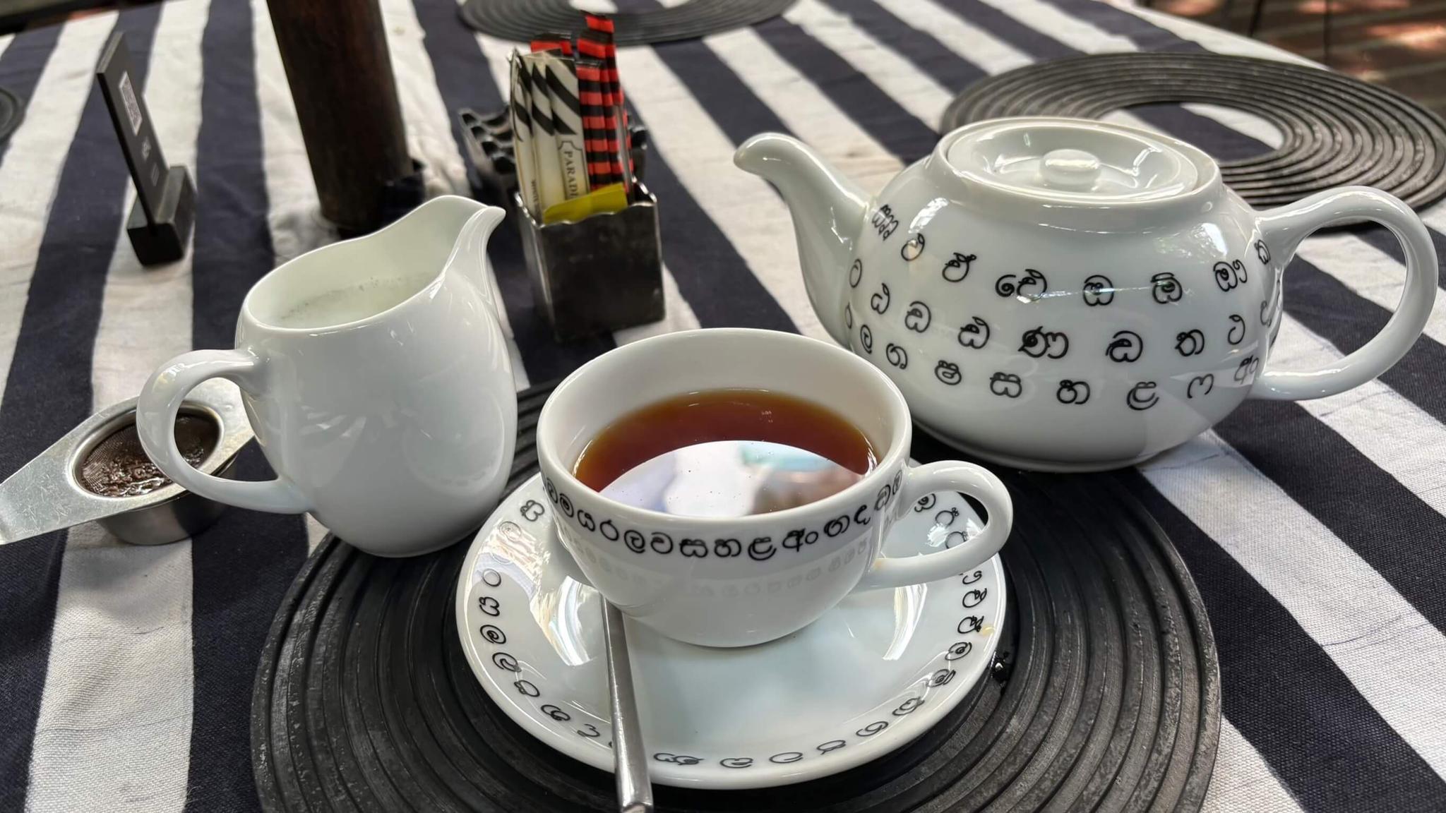 The Gallery Cafe の紅茶とケーキ