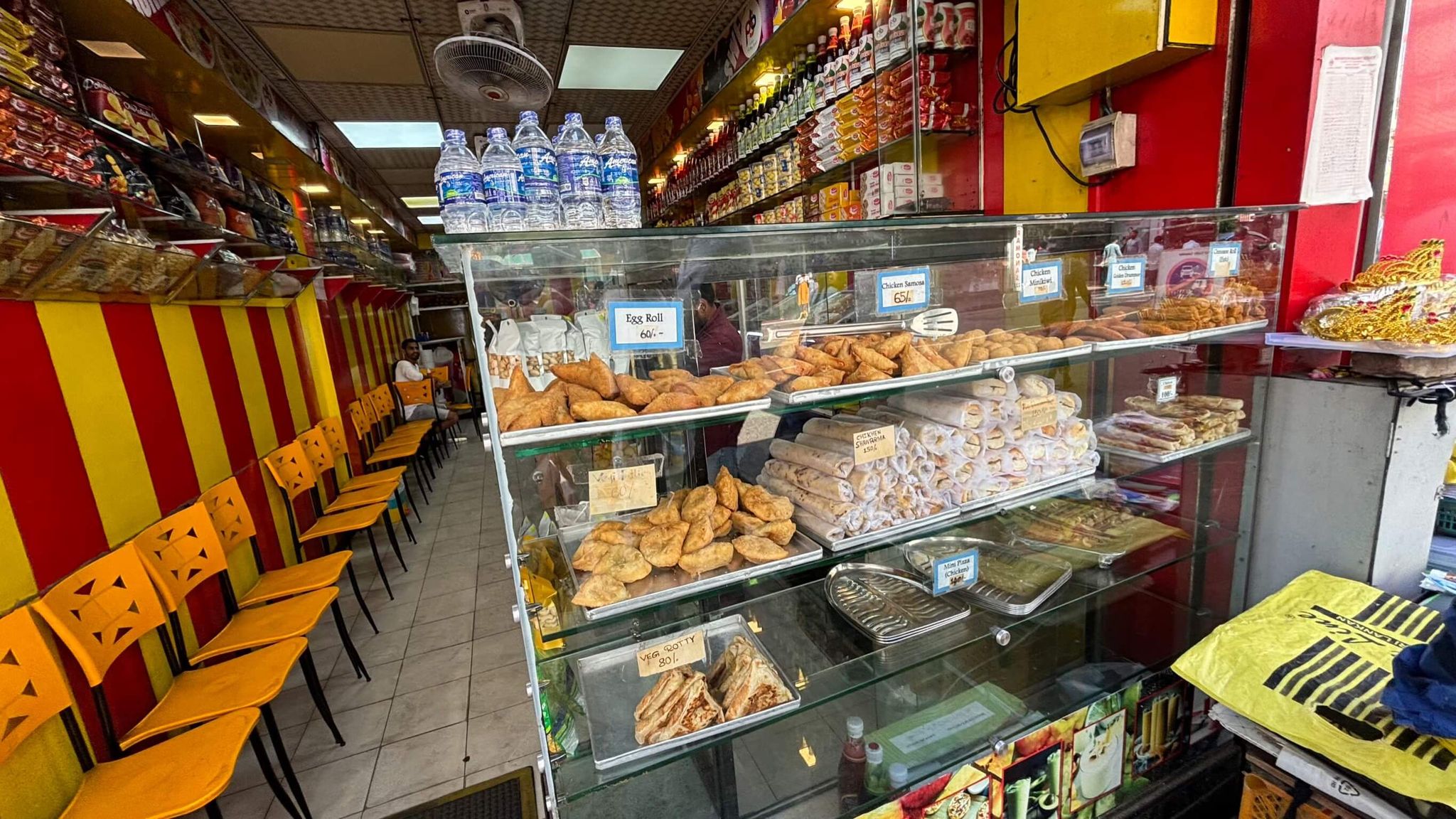 朝食のサモサを買ったペター地区のお店
