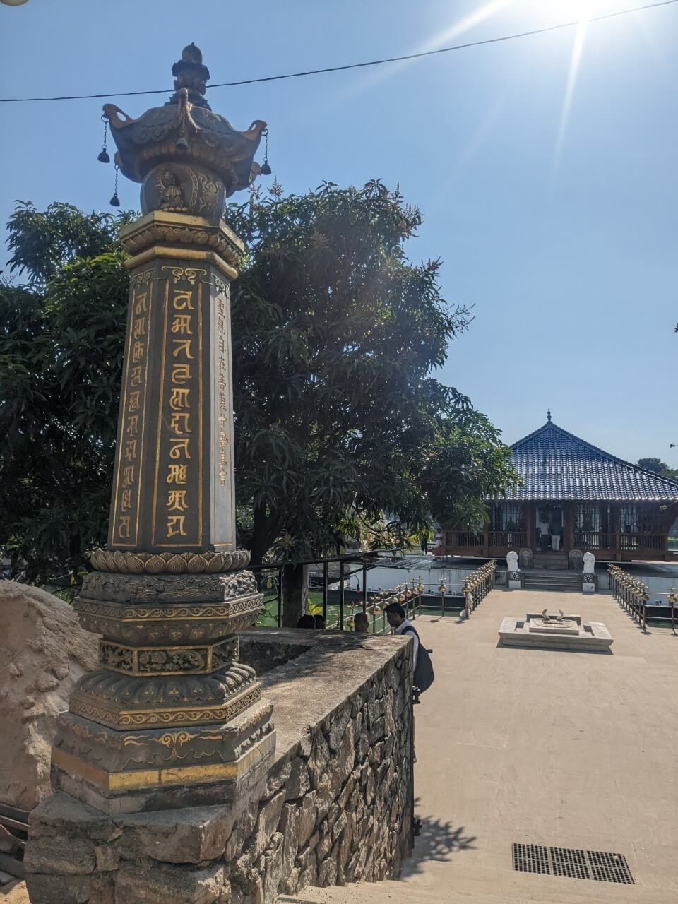 シーマ・マラカヤ寺院の石塔
