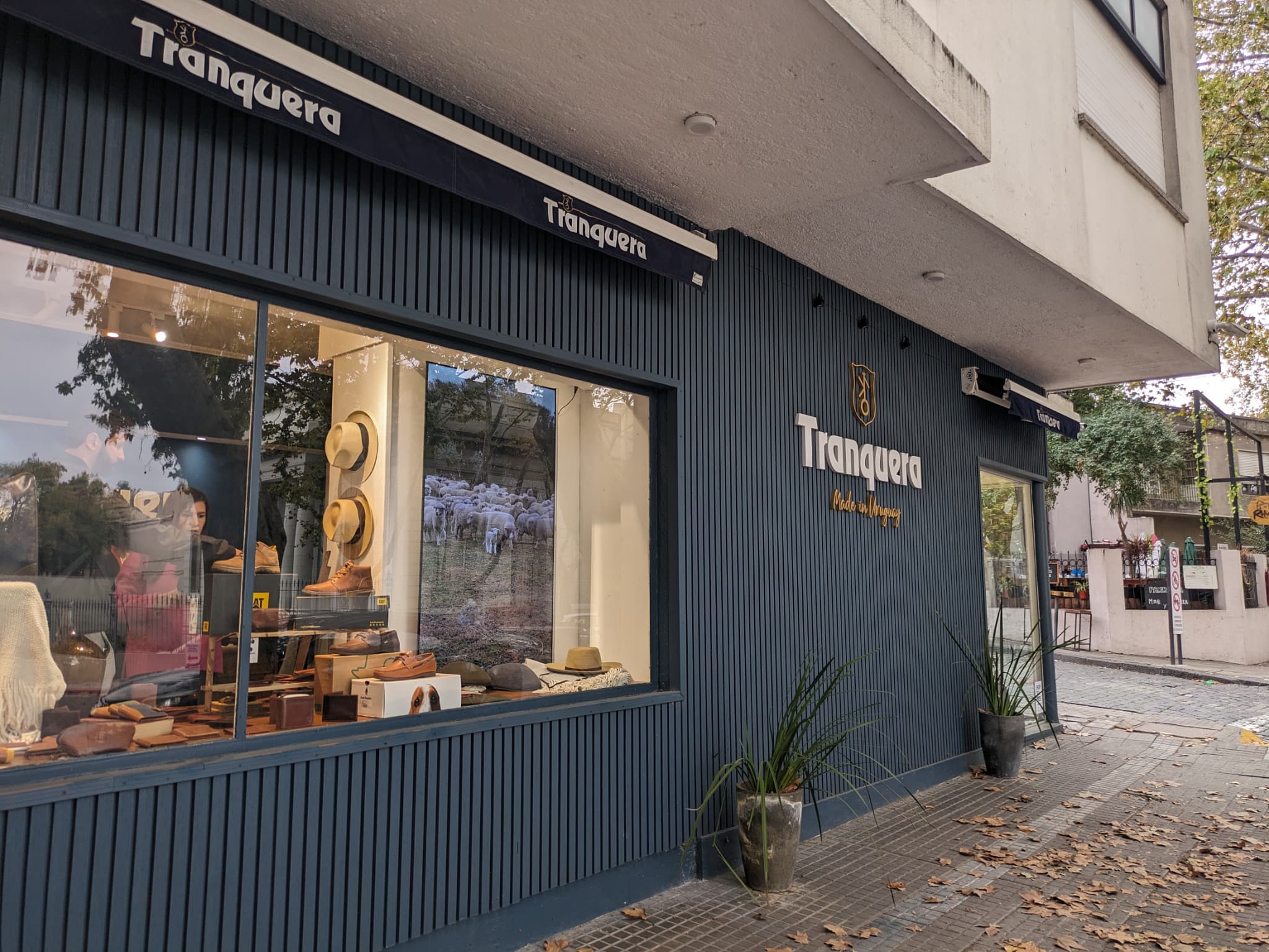 コロニアの洋服屋 Tranquera Indumentaria