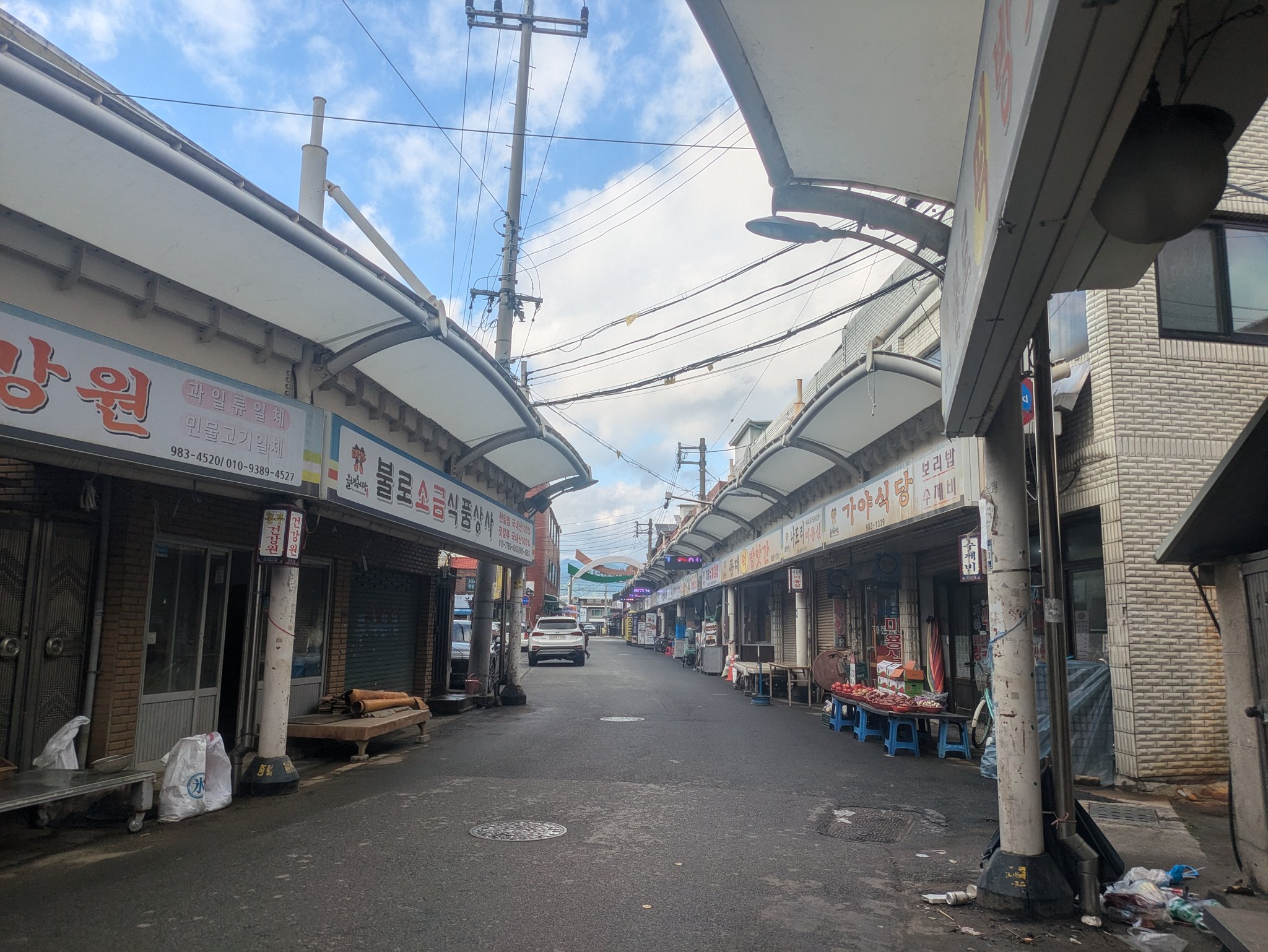 不老市場の通り