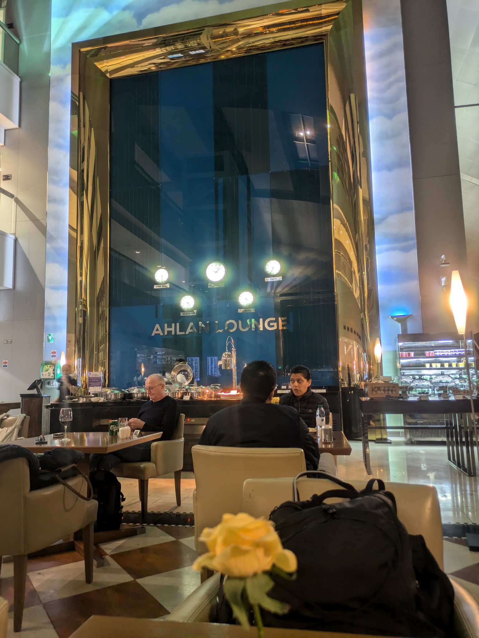 ドバイ空港の Ahlan Lounge