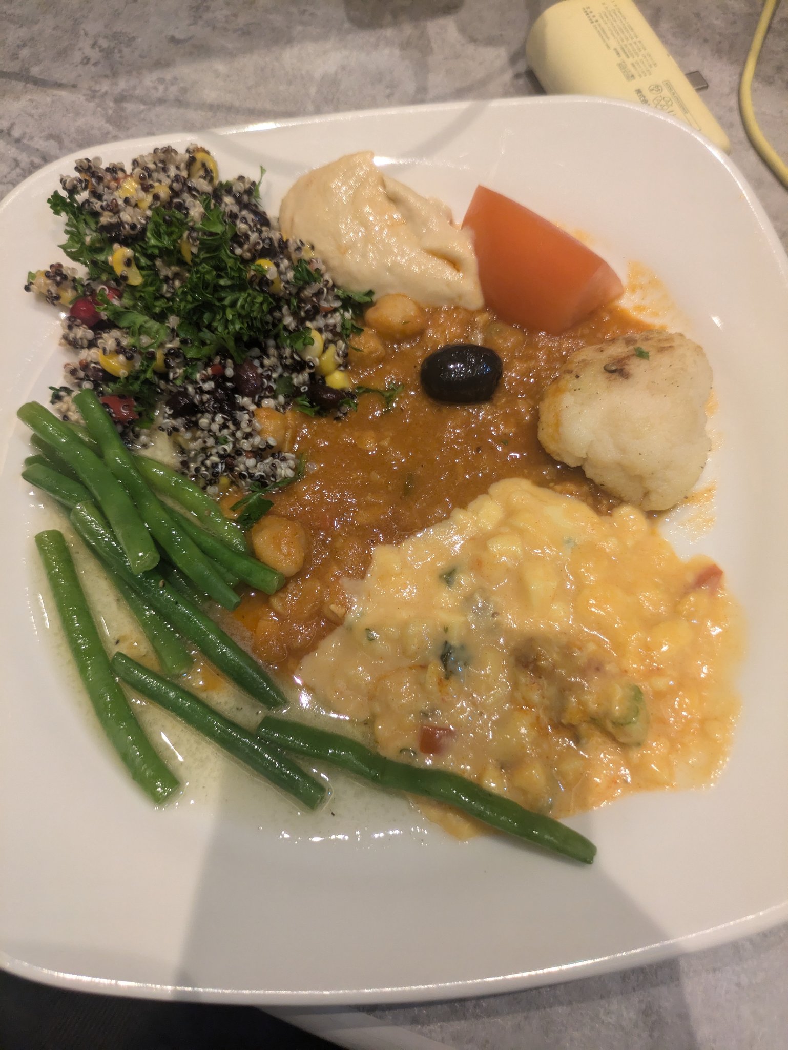 ドバイ空港のラウンジの朝食