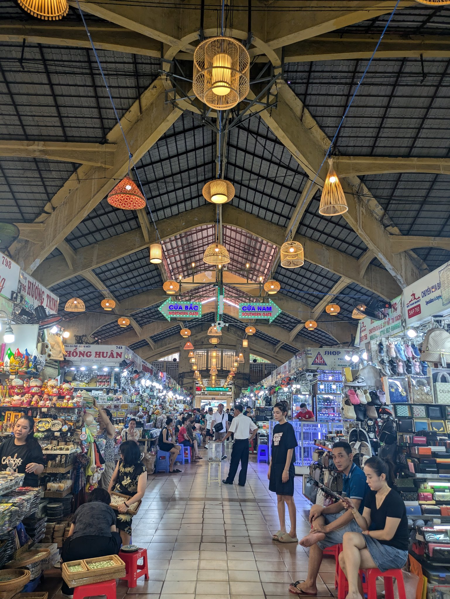 ベンタイン市場の内部