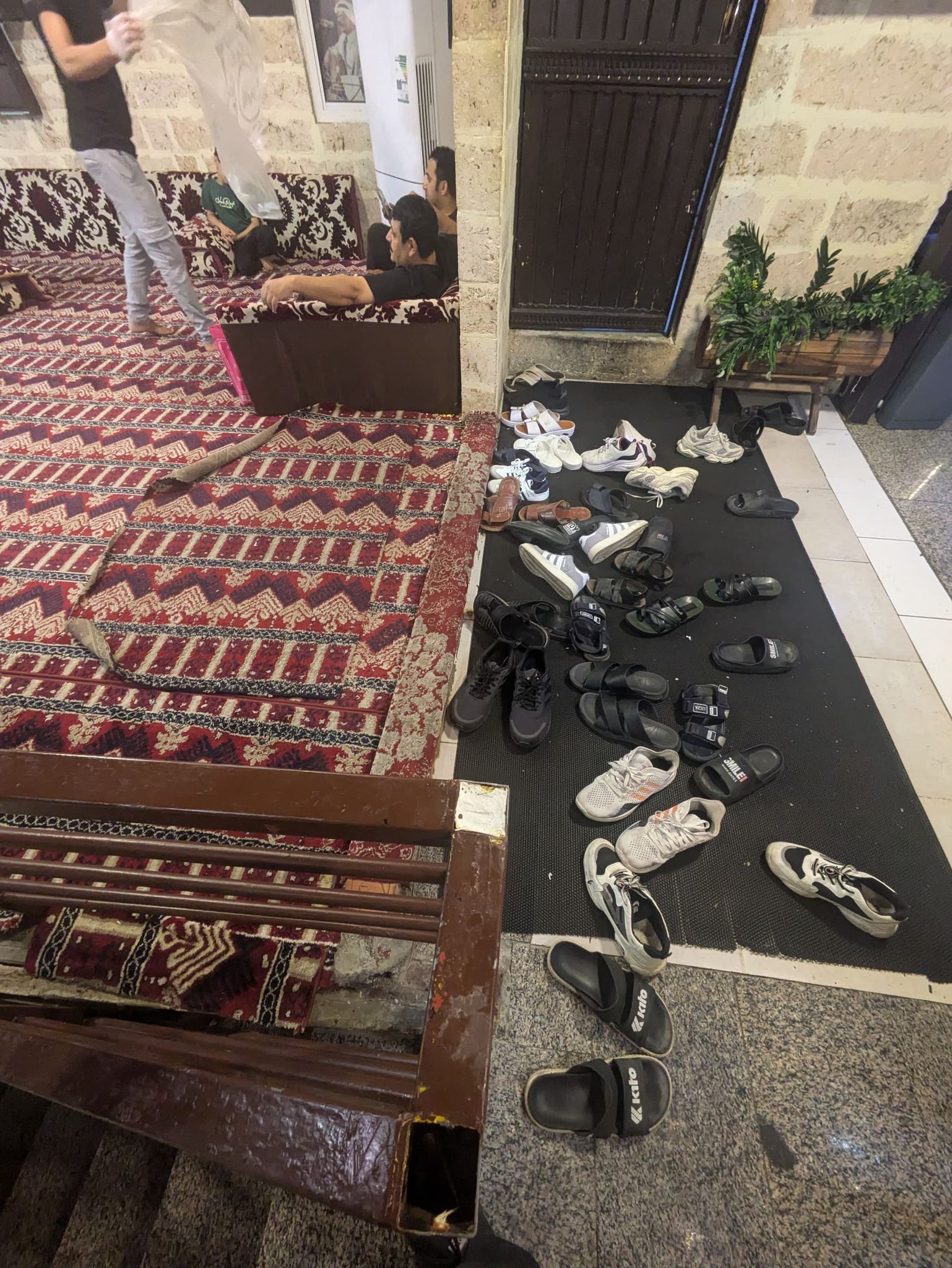 Ba’eshen Seafood の靴置き場