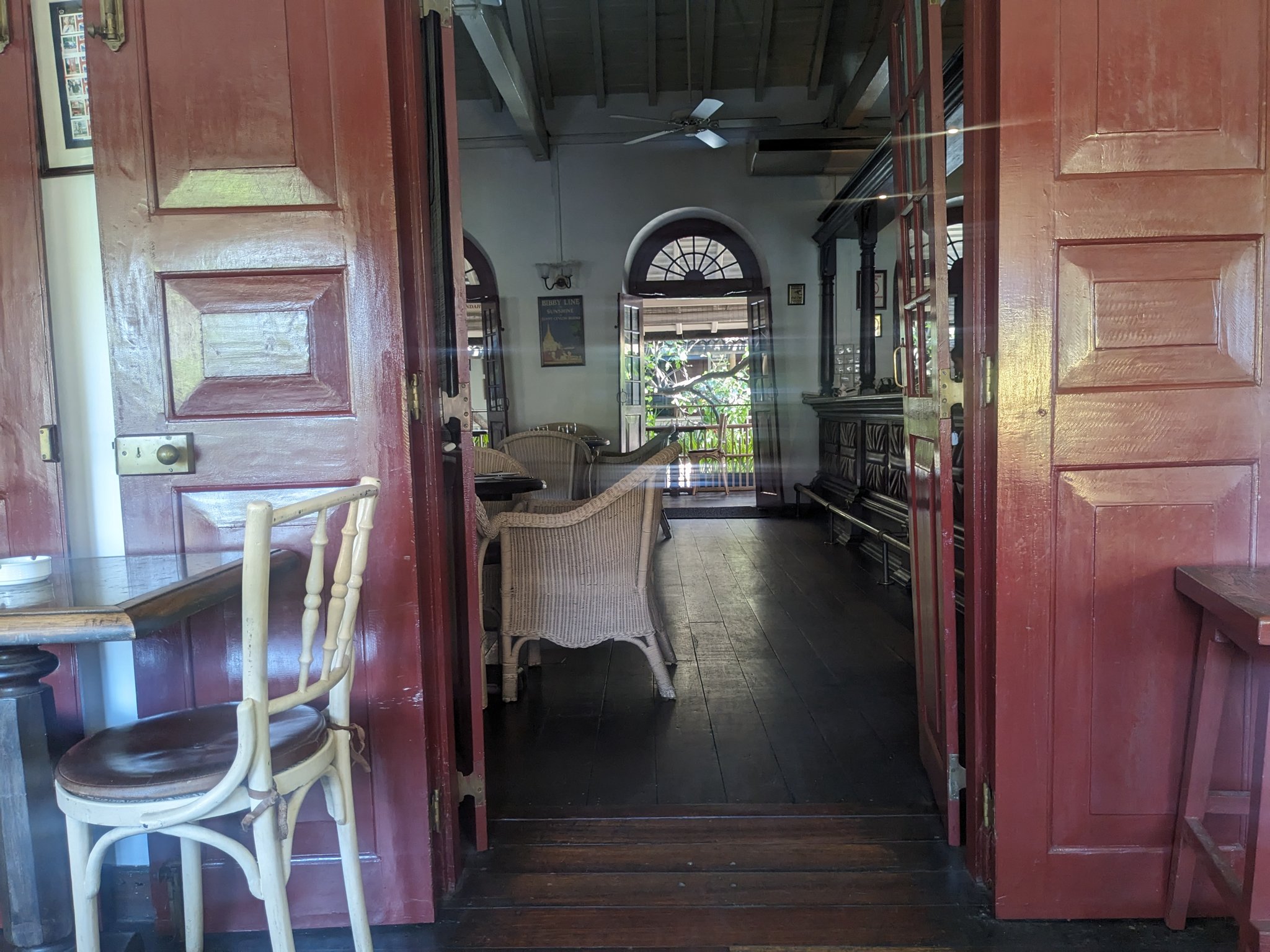 Royal Bar & Hotel の店内