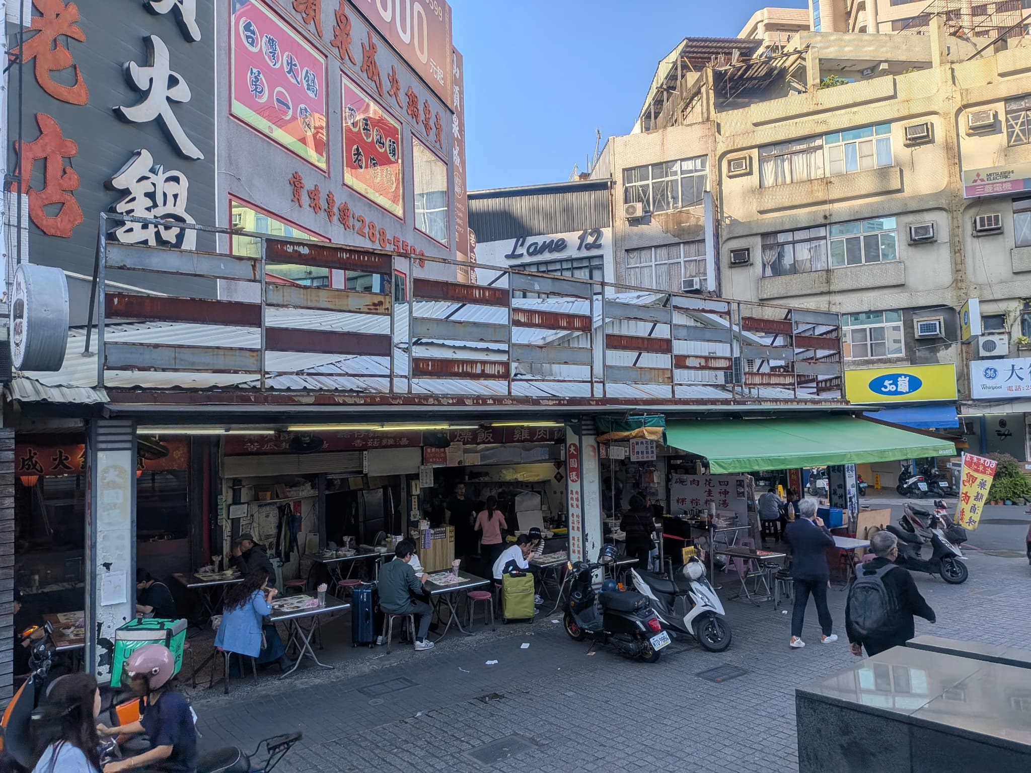 美麗島駅近くの大圓環鴨肉麵の外観