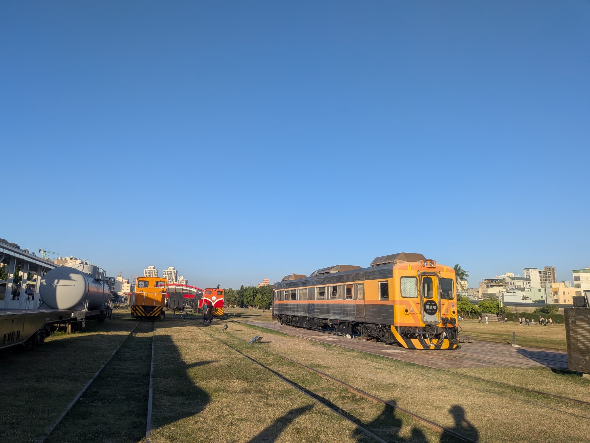 哈瑪星の打狗鉄道故事館に並ぶ車両