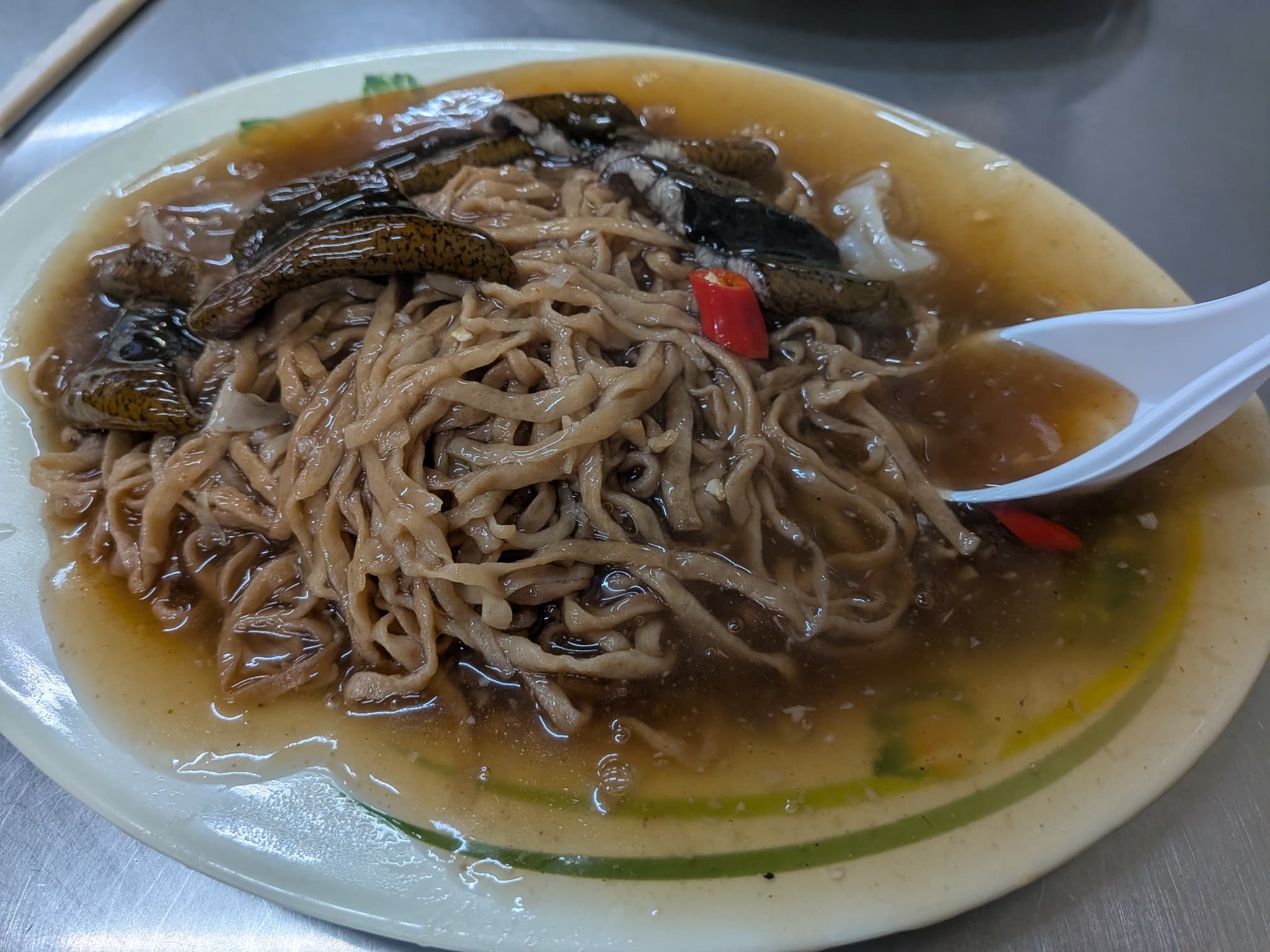 六合夜市の鱔魚炒麵
