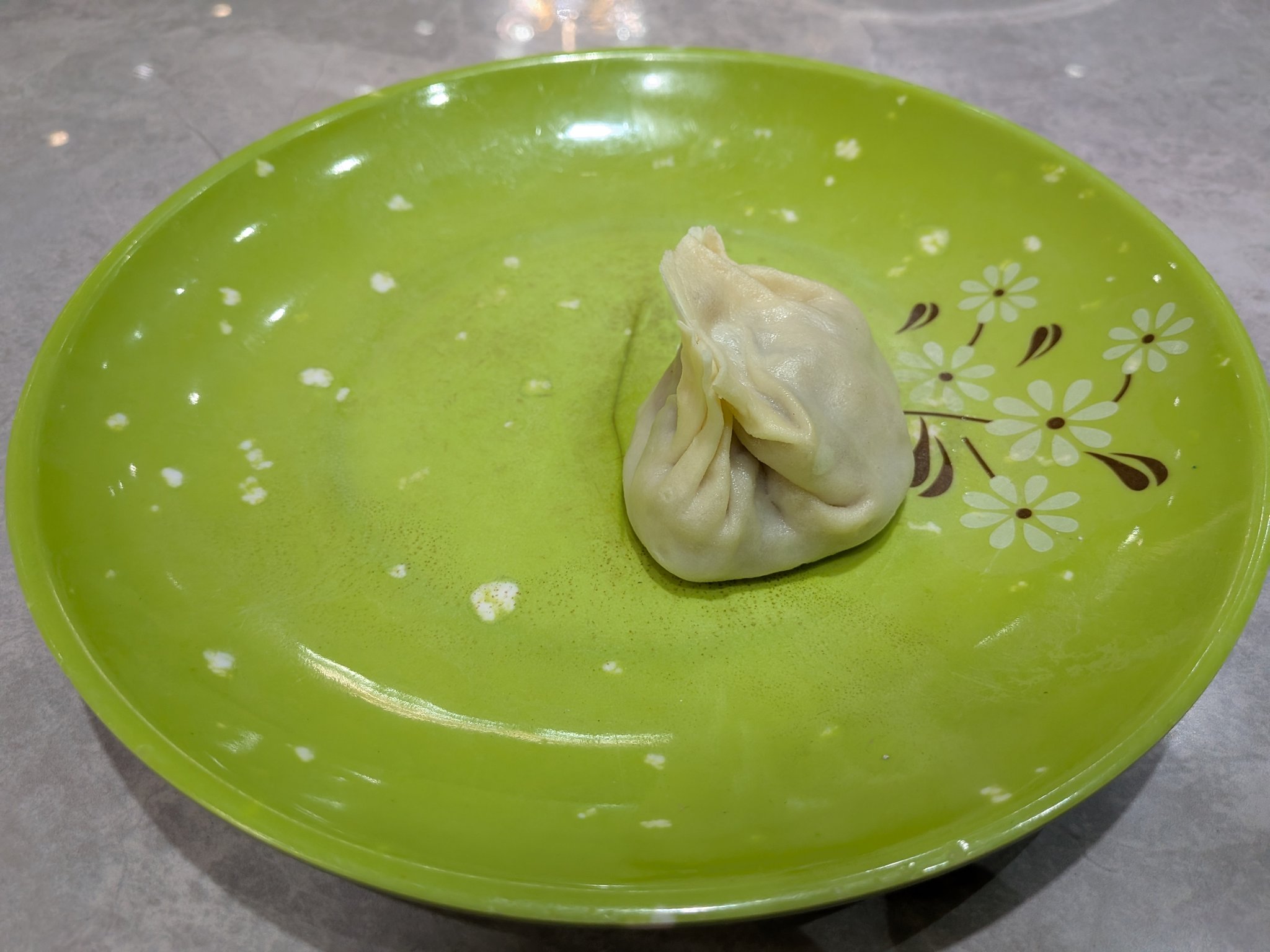 香妃国際商城の近くのお店で食べた薄皮包子
