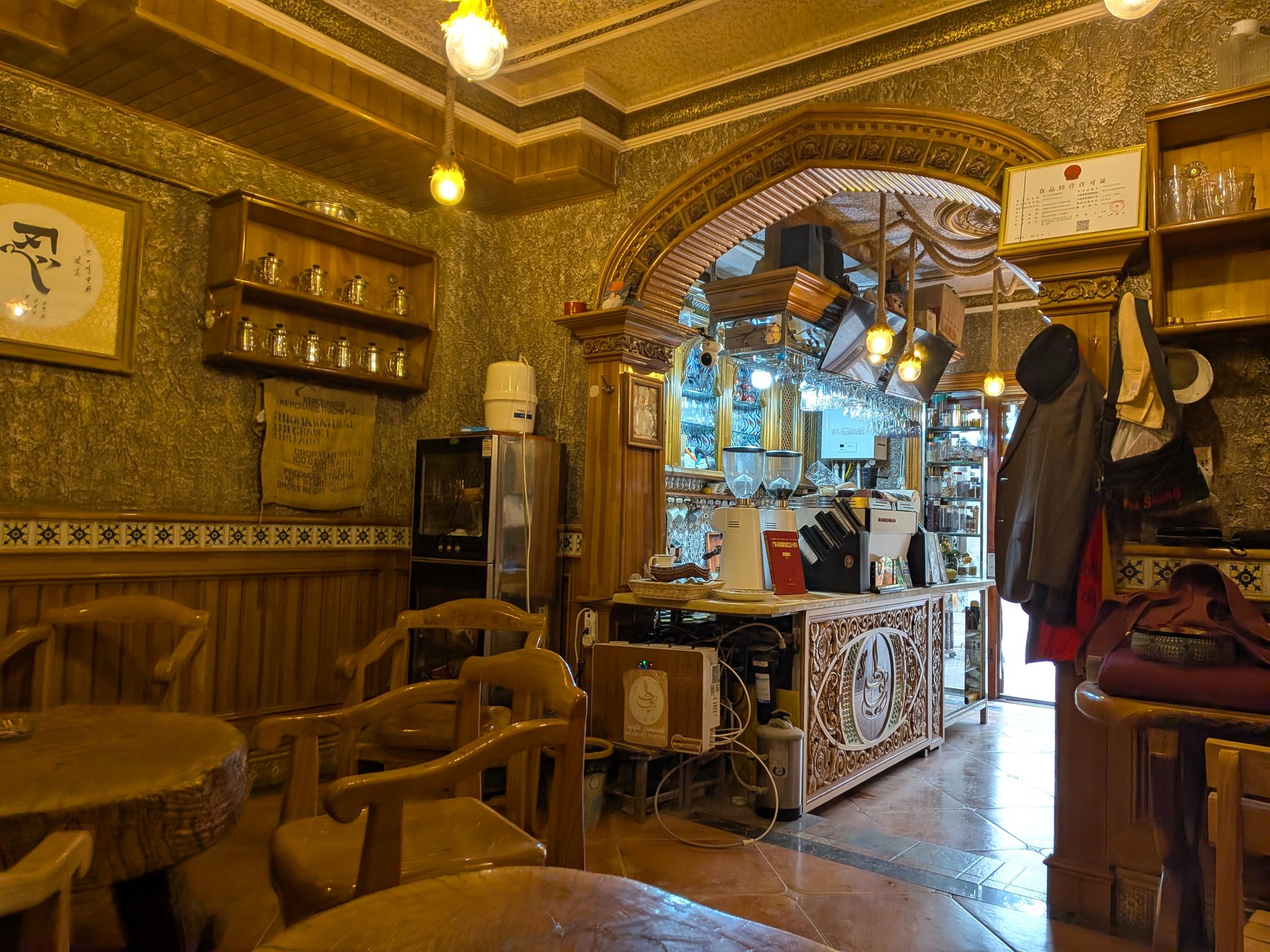 古巷道の店内