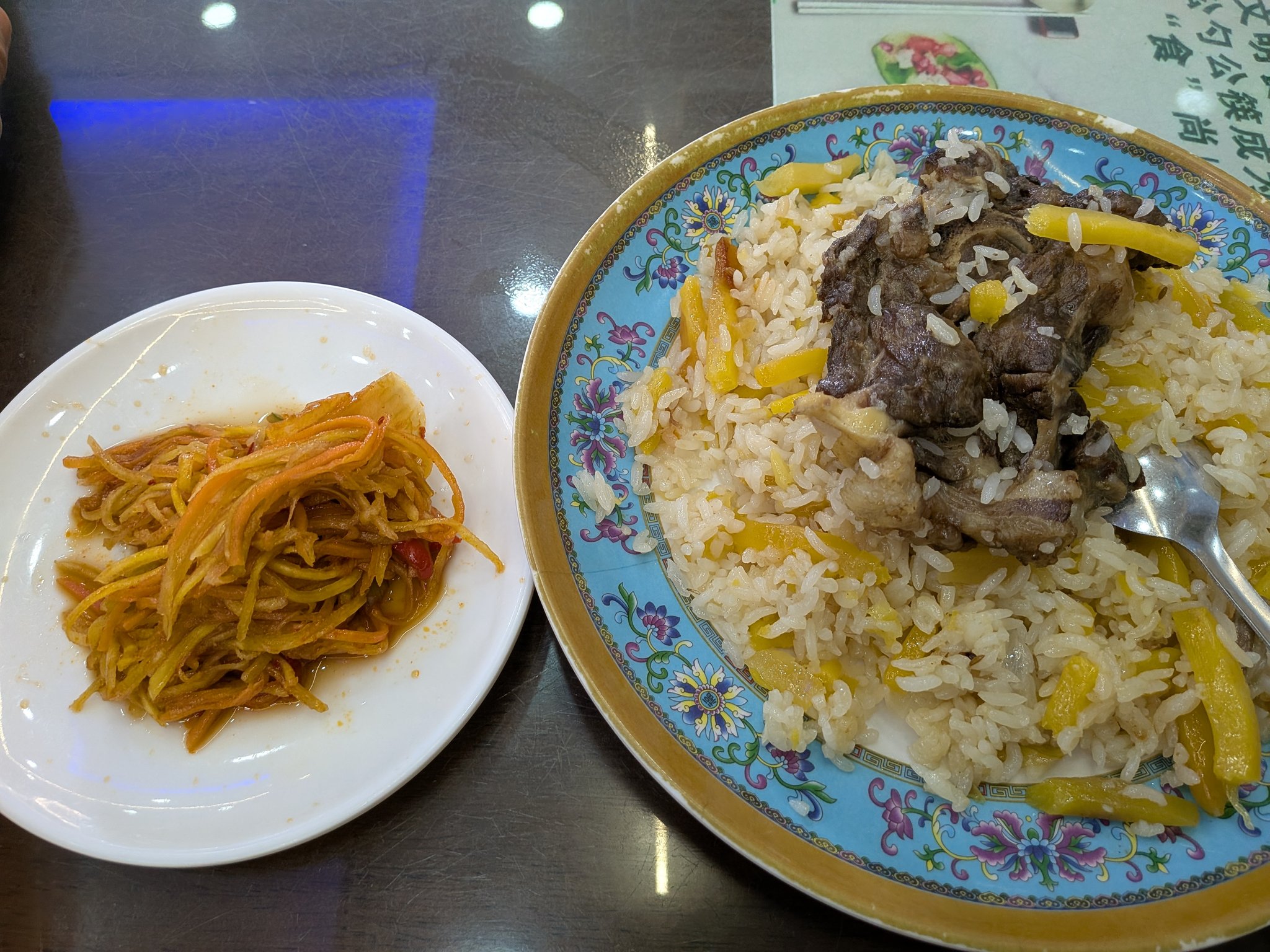 カシュガルで食べた羊肉のポロ