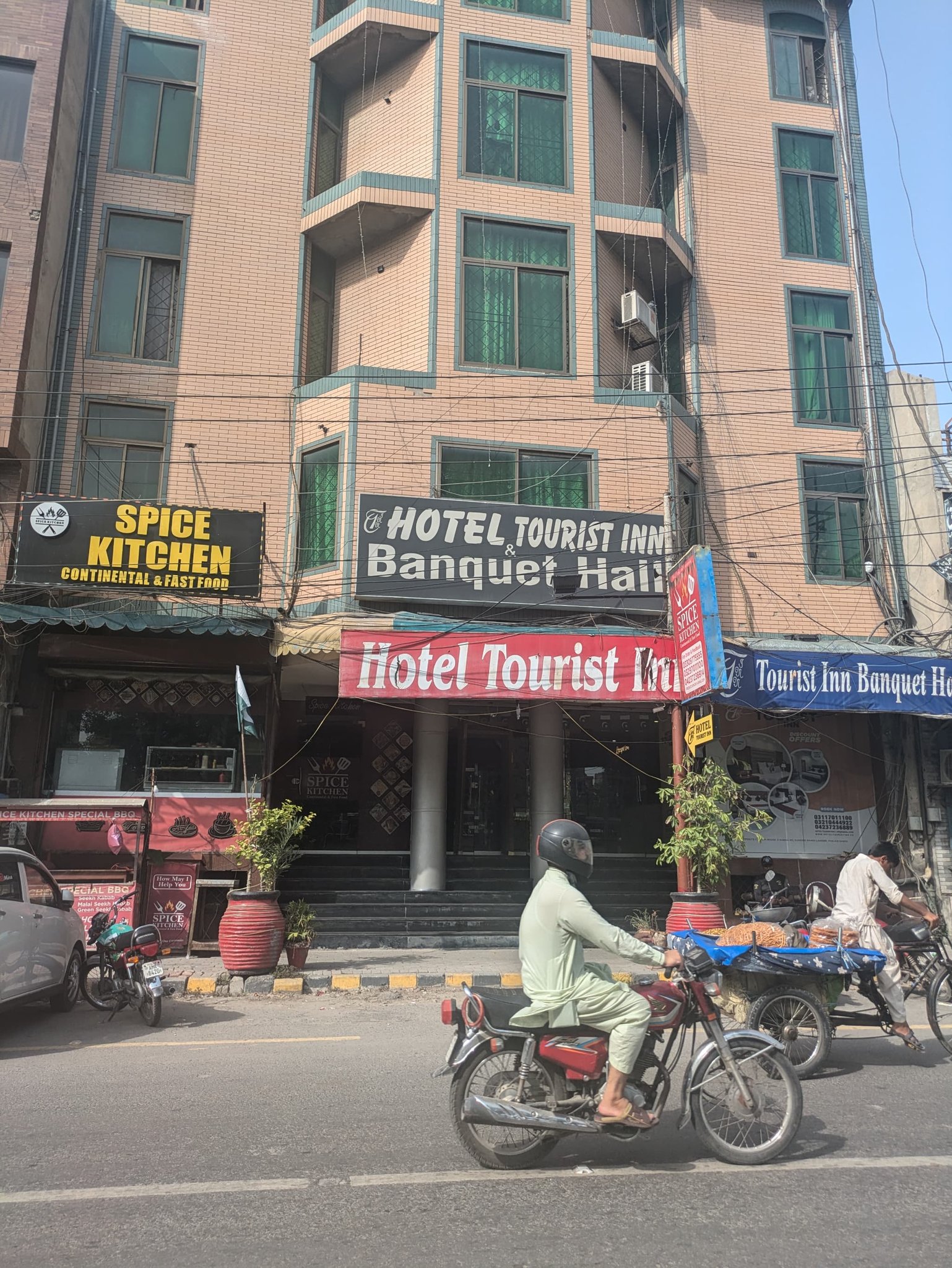 Hotel Tourist Inn Lahore の外観