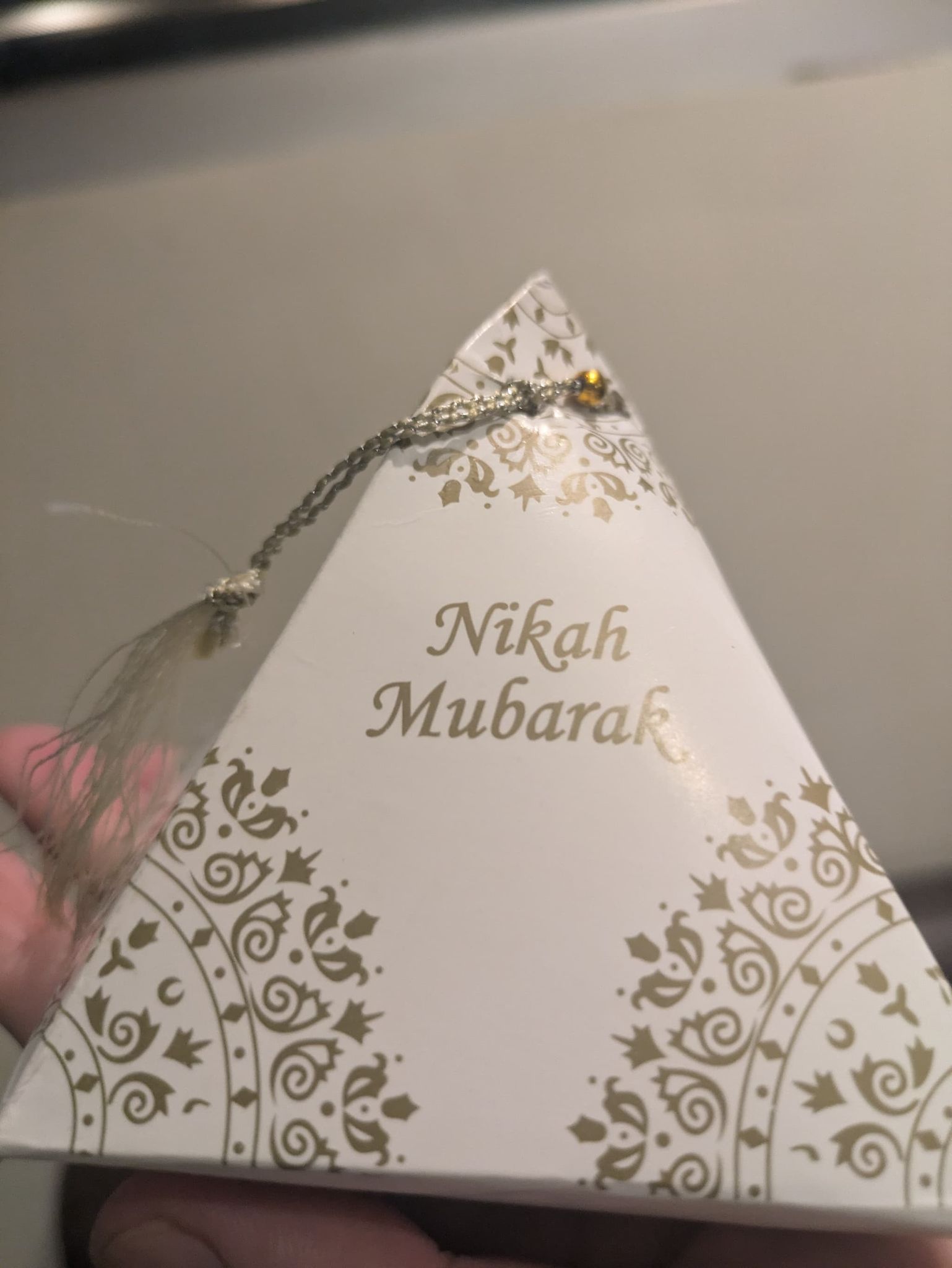 ワズィール・ハーン・モスクの結婚式でもらったお菓子の箱