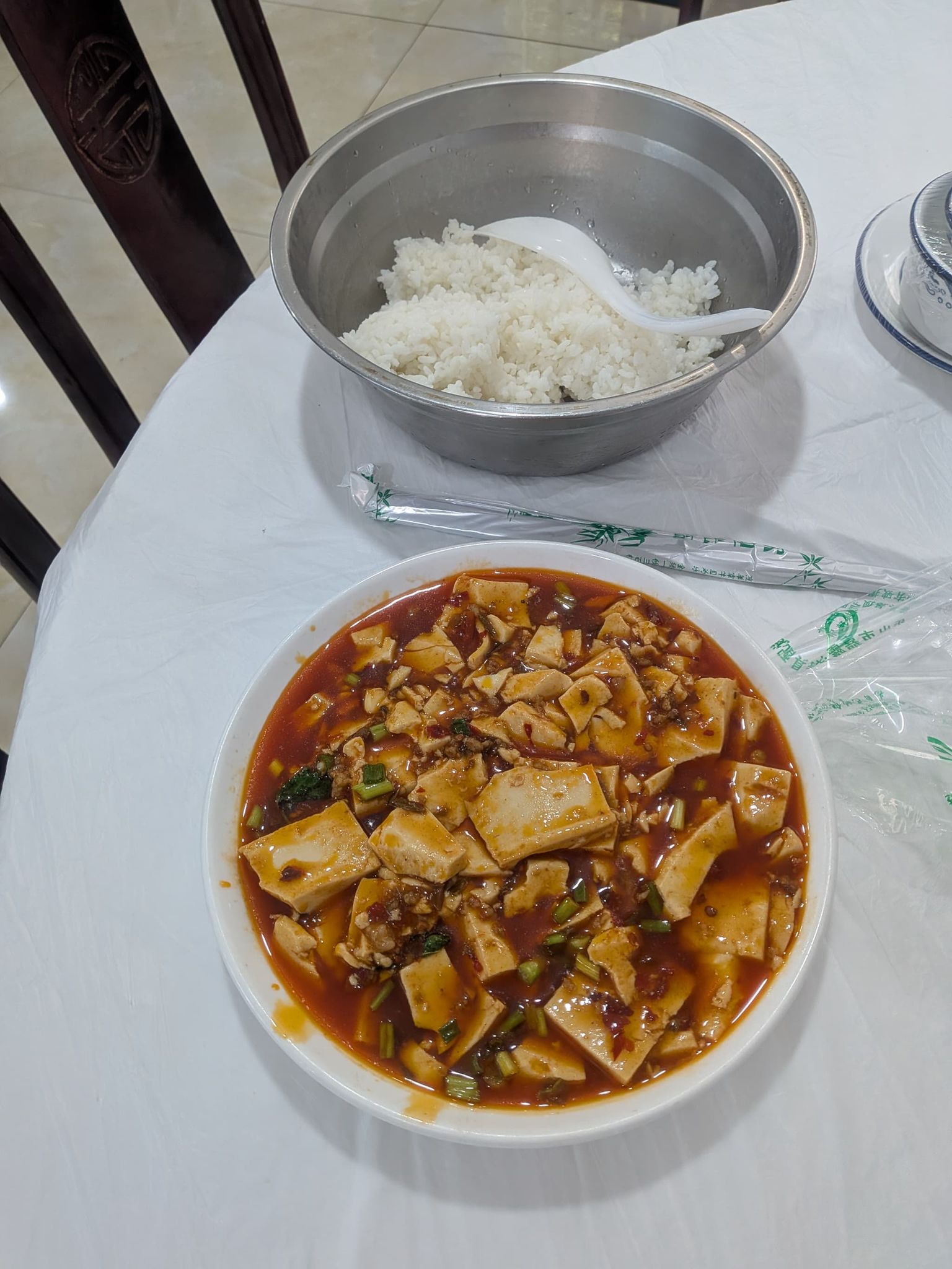 楽山大仏の北門近くの食堂の麻婆豆腐