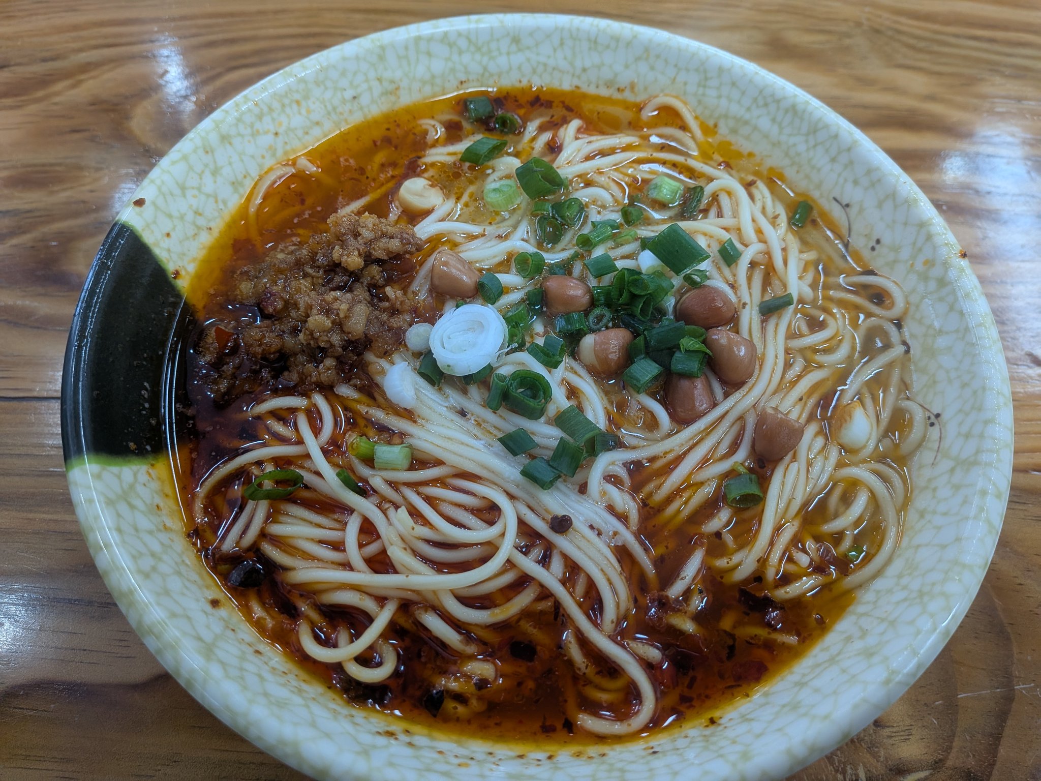 麗江古城の外のお店の重慶麺