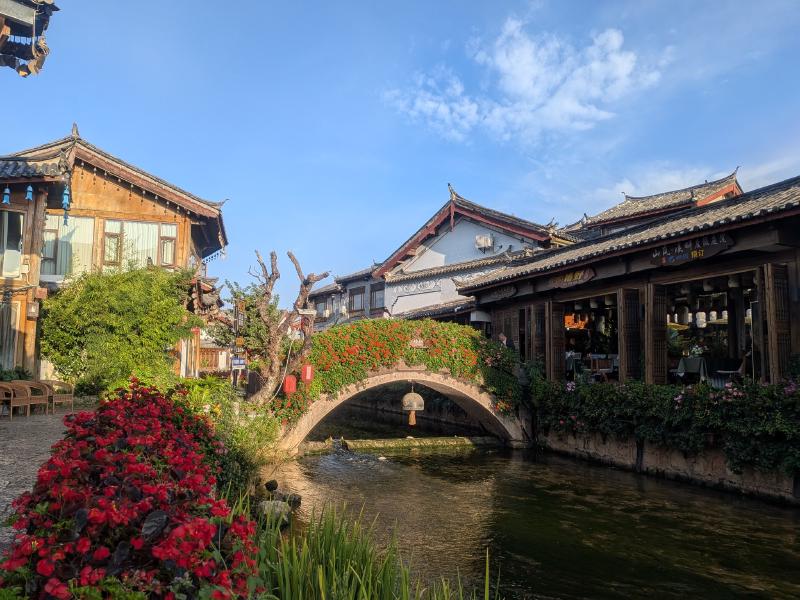 Featured image of post 【麗江】観光モデルコースまとめ。麗江古城・木府・束河古鎮と夜のライトアップショー
