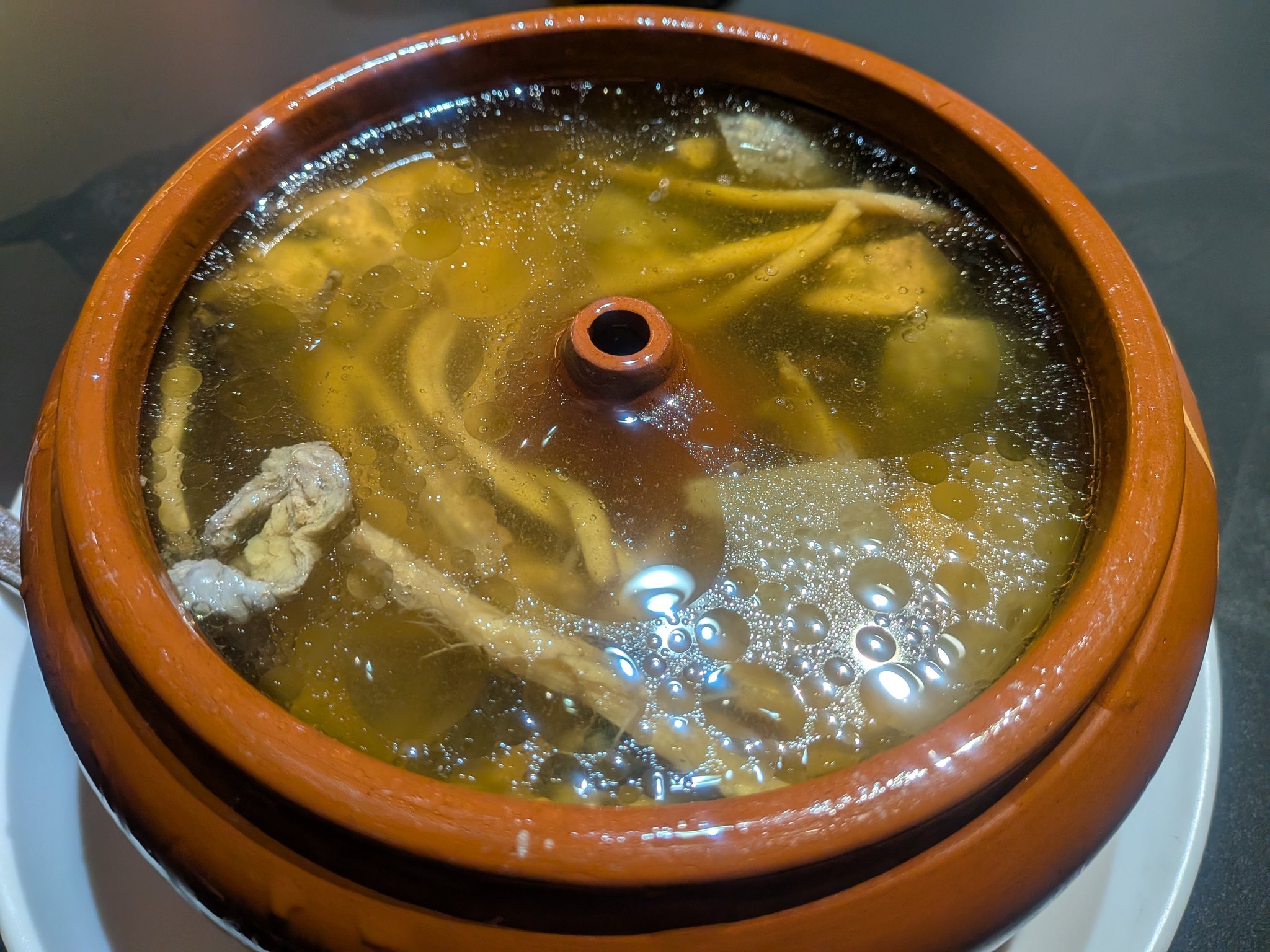 滇西王子の野生きのこのスープ