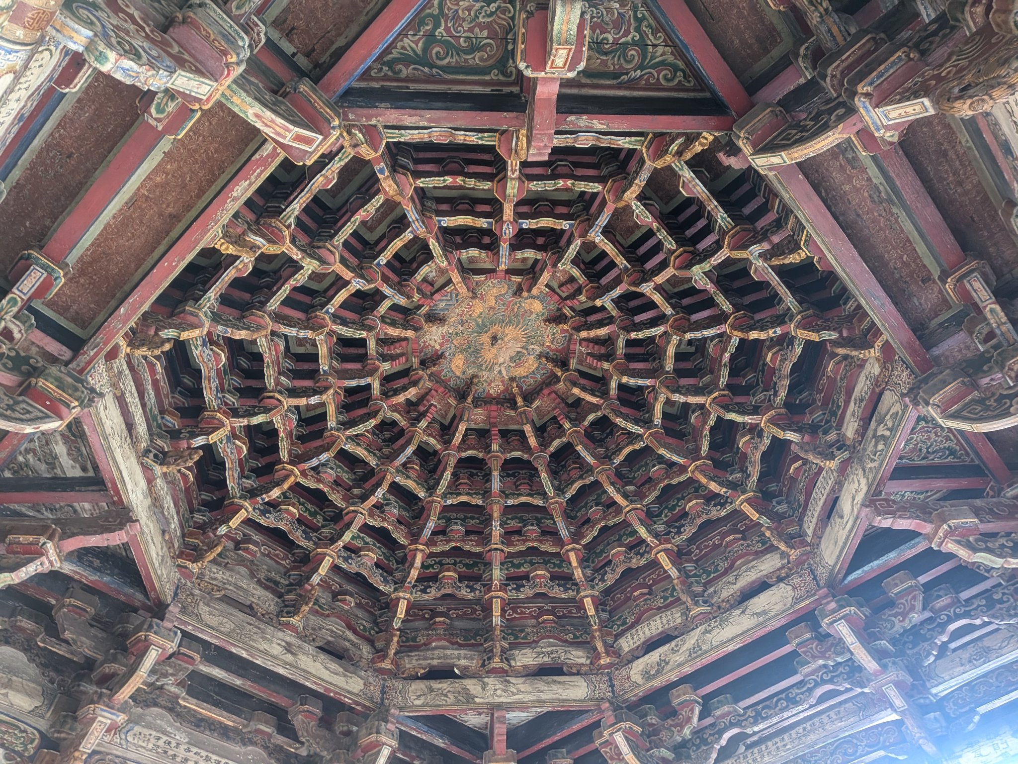 鹿港龍山寺の八角形の藻井