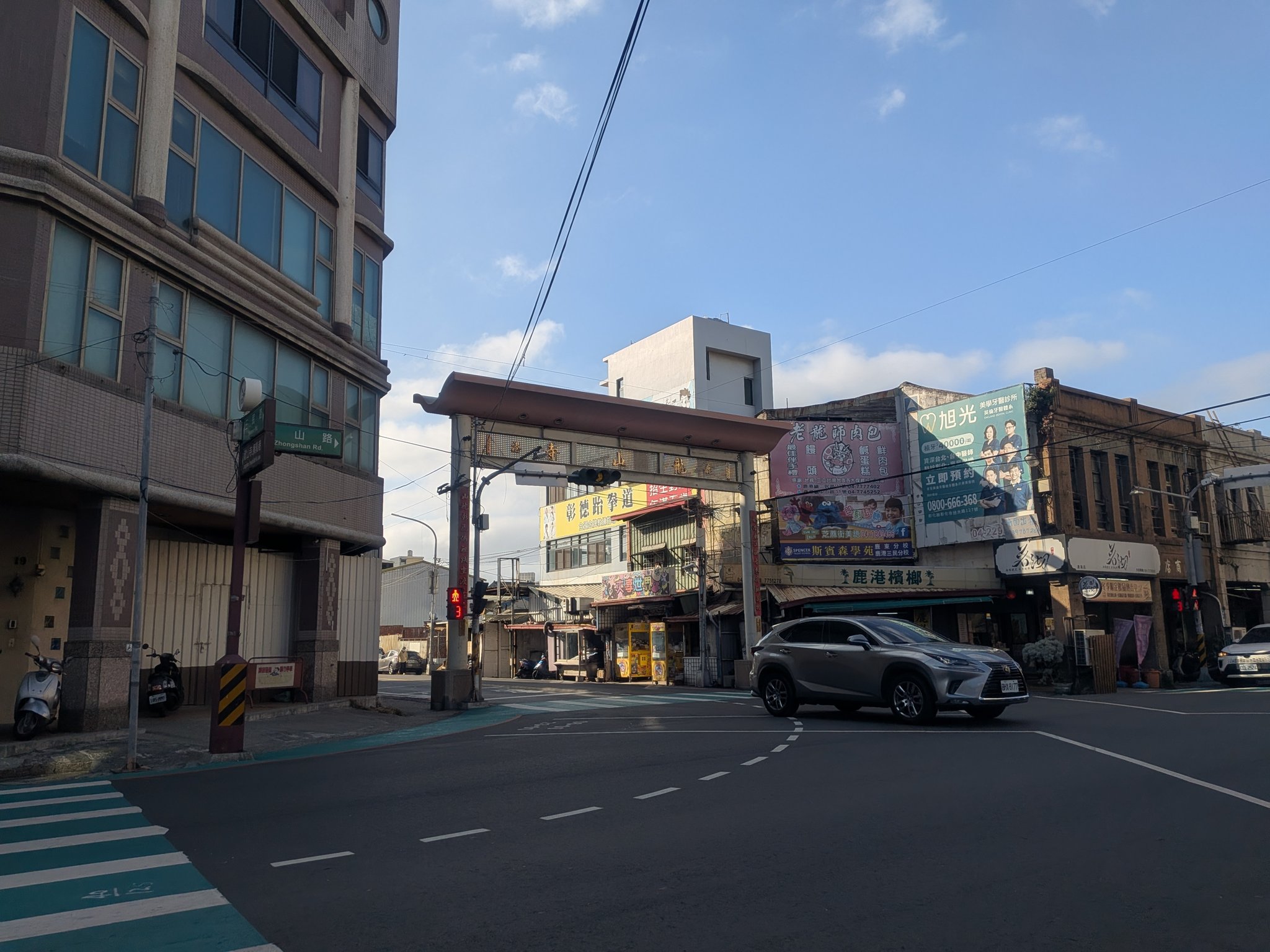 鹿港の町の入口の門