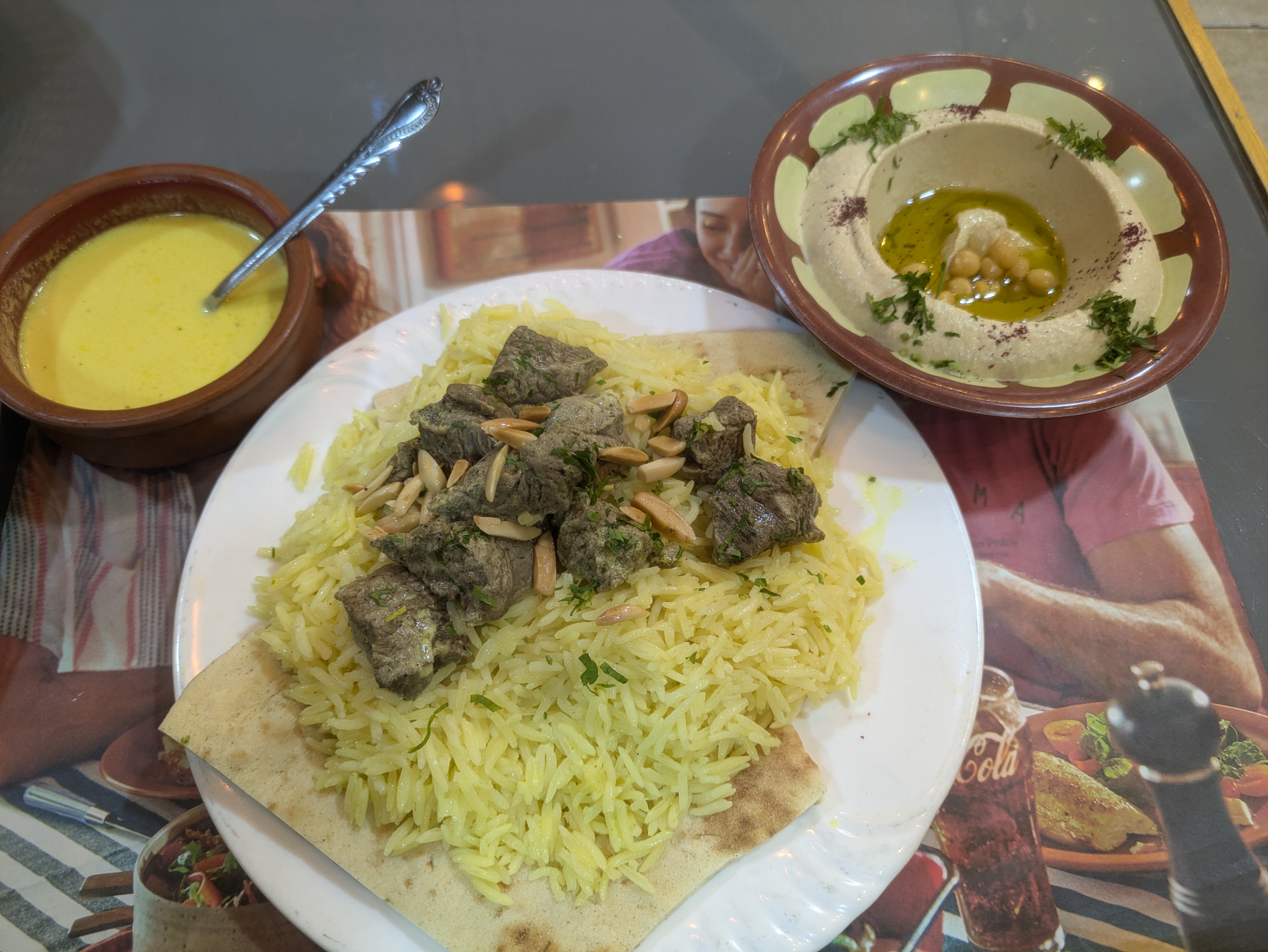 マンサフとフムス