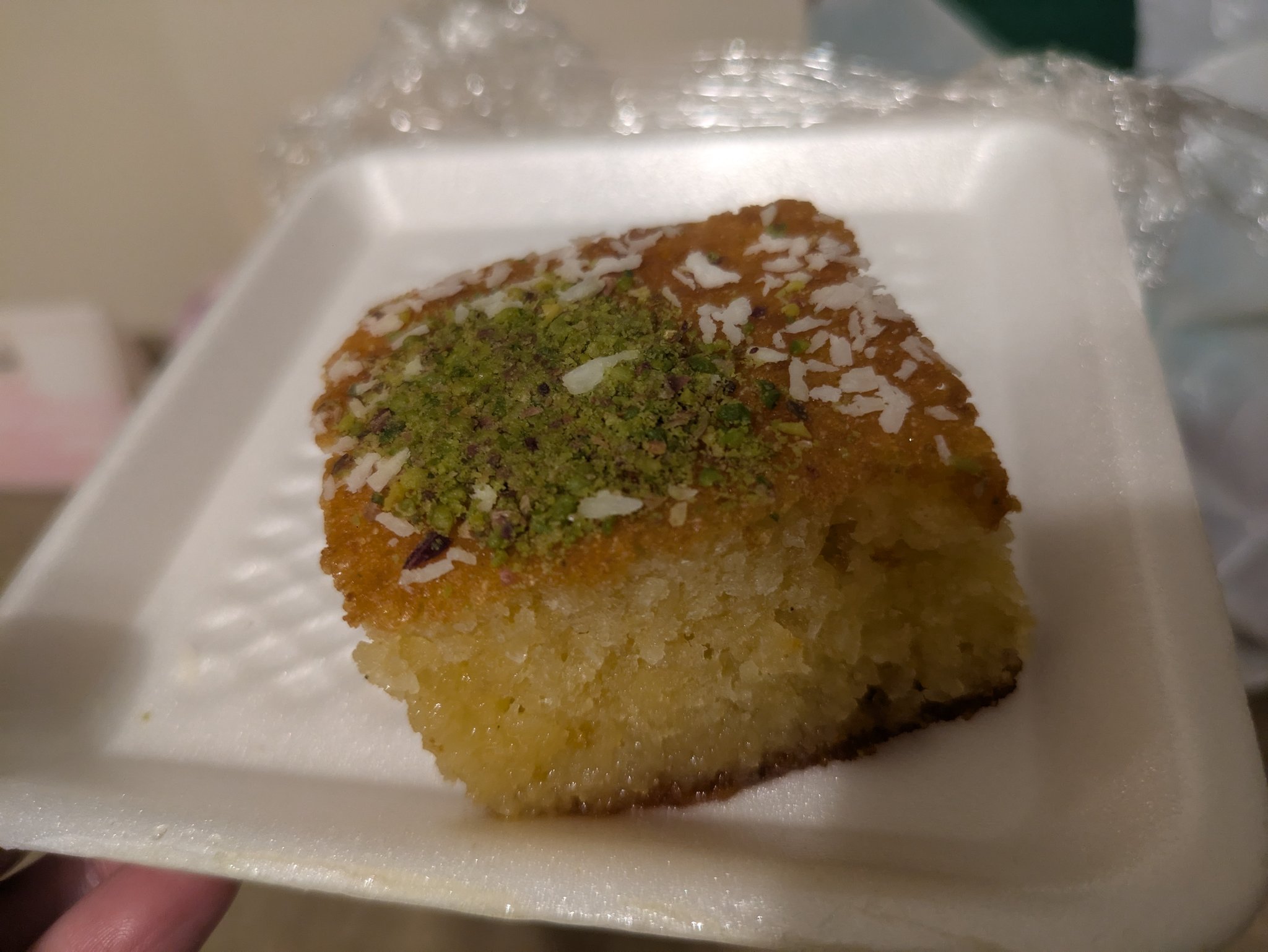 マダバのパン屋さんでもらったバスブーサ