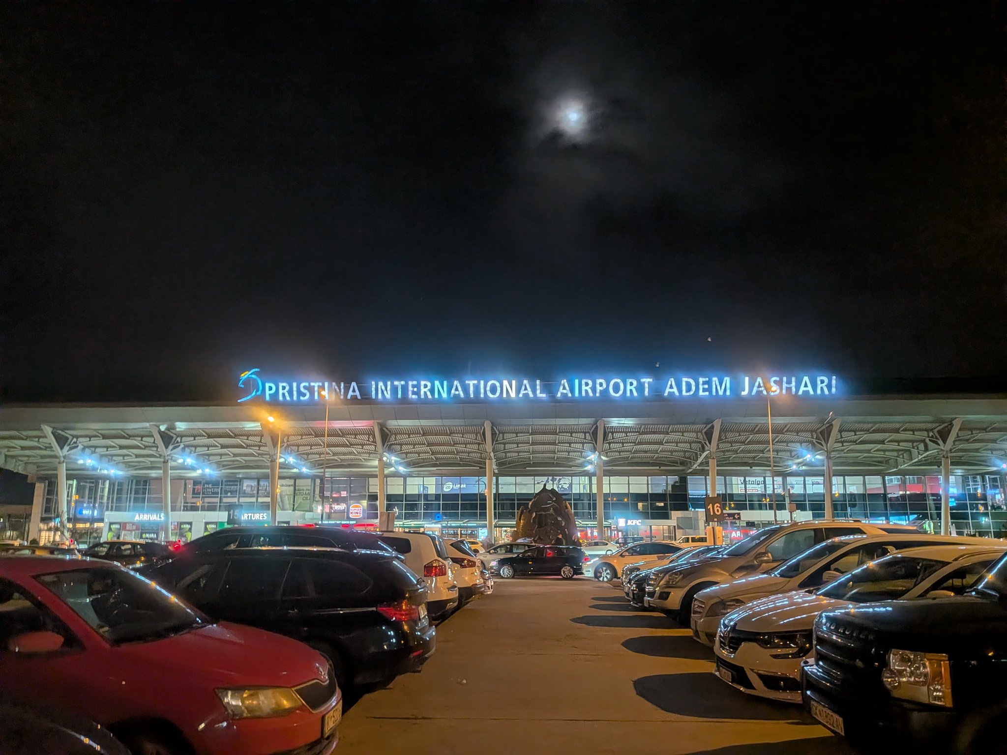 プリシュティナ・アデム・ヤシャリ国際空港