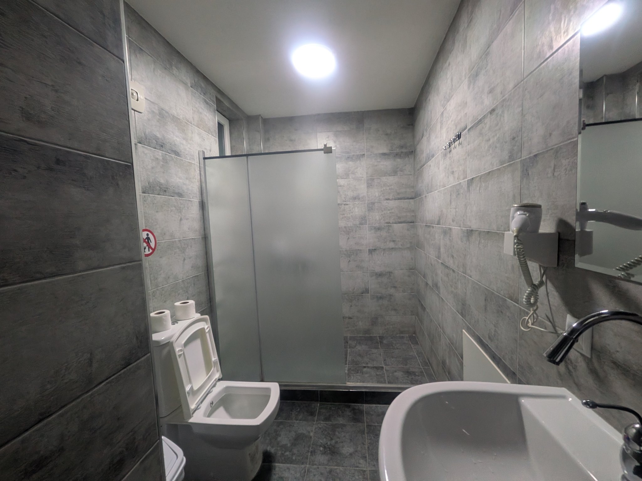 Hotel Heimli の共同のシャワールーム