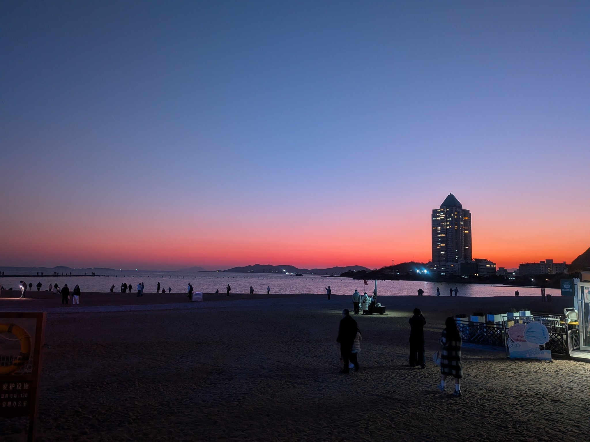 夕暮れの八大関の海岸