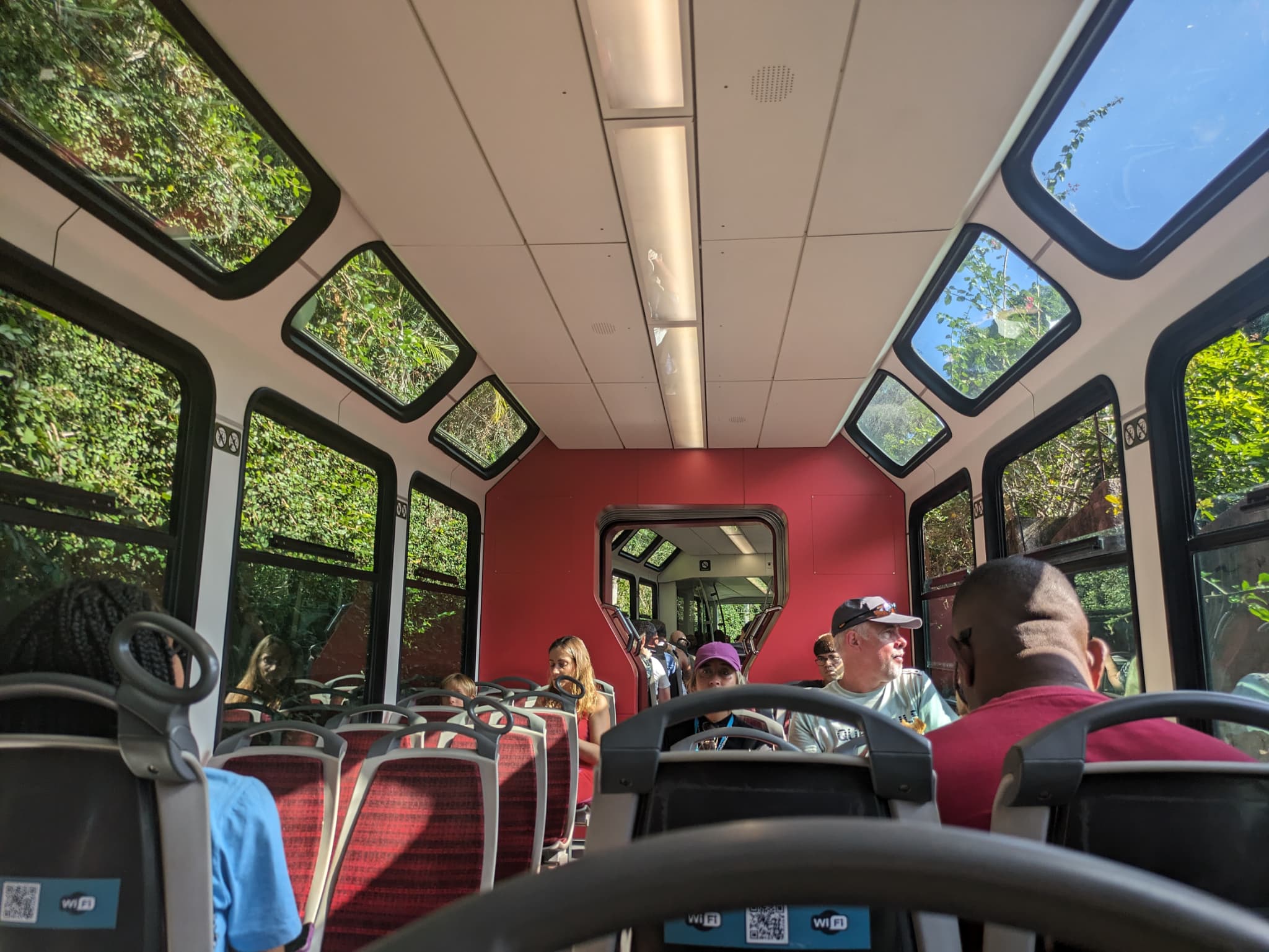 コルコバードの登山鉄道の車内
