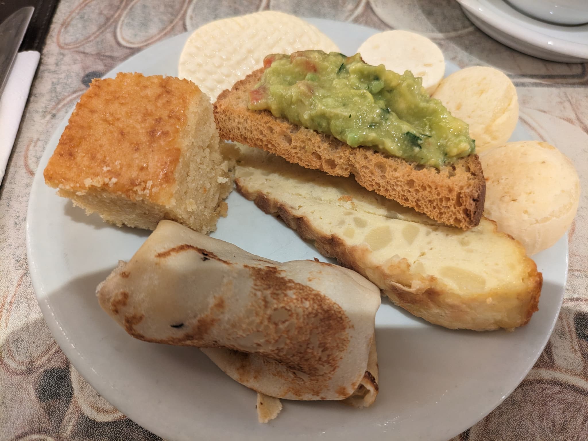 Orla Copacabana Hotel の朝食ビュッフェ