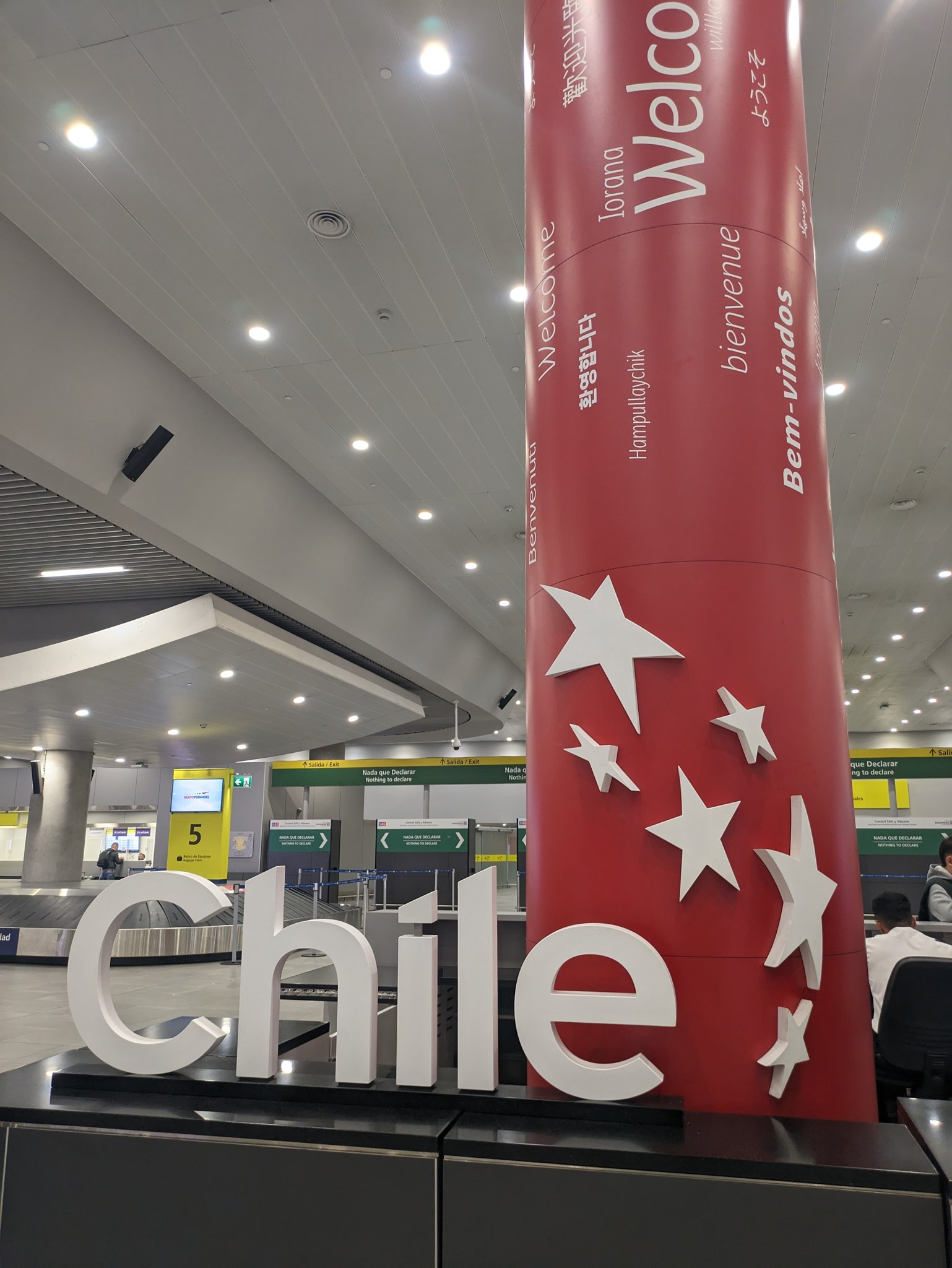 サンティアゴの空港の Chile のモニュメント