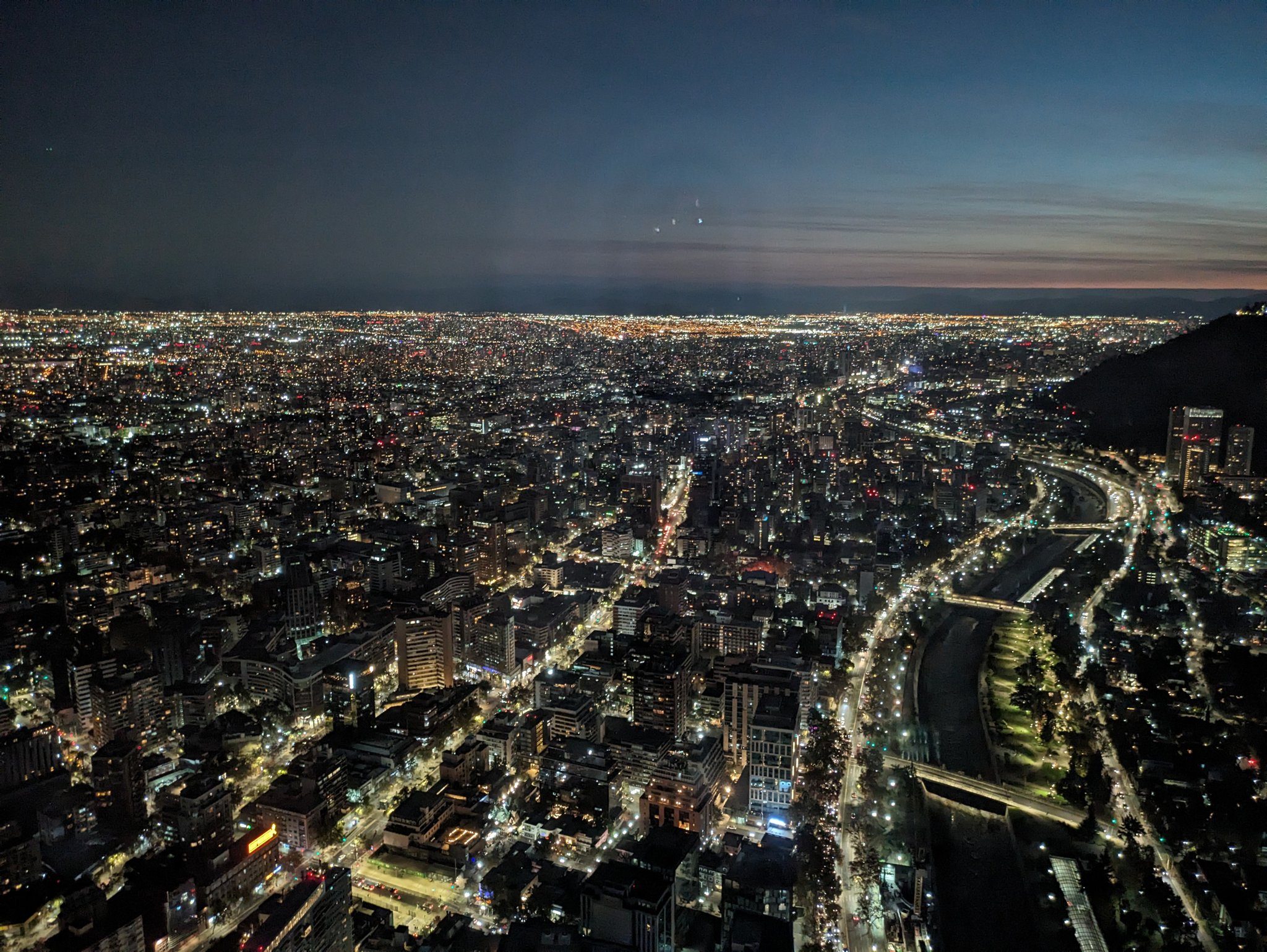 スカイ・コスタネラから見たサンティアゴの夜景