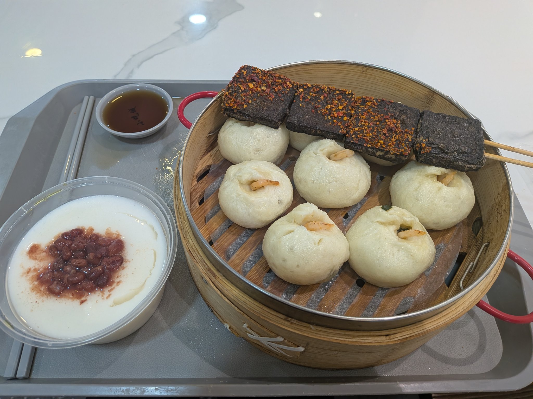 豫園のフードコートで食べた小籠包・臭豆腐・牛乳プリン