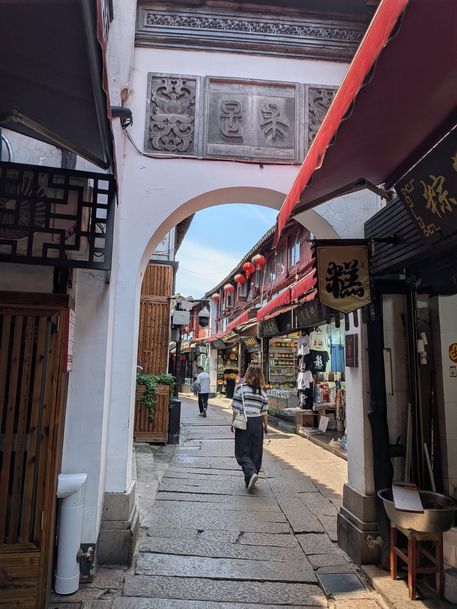 朱家角の迷路のような狭い路地