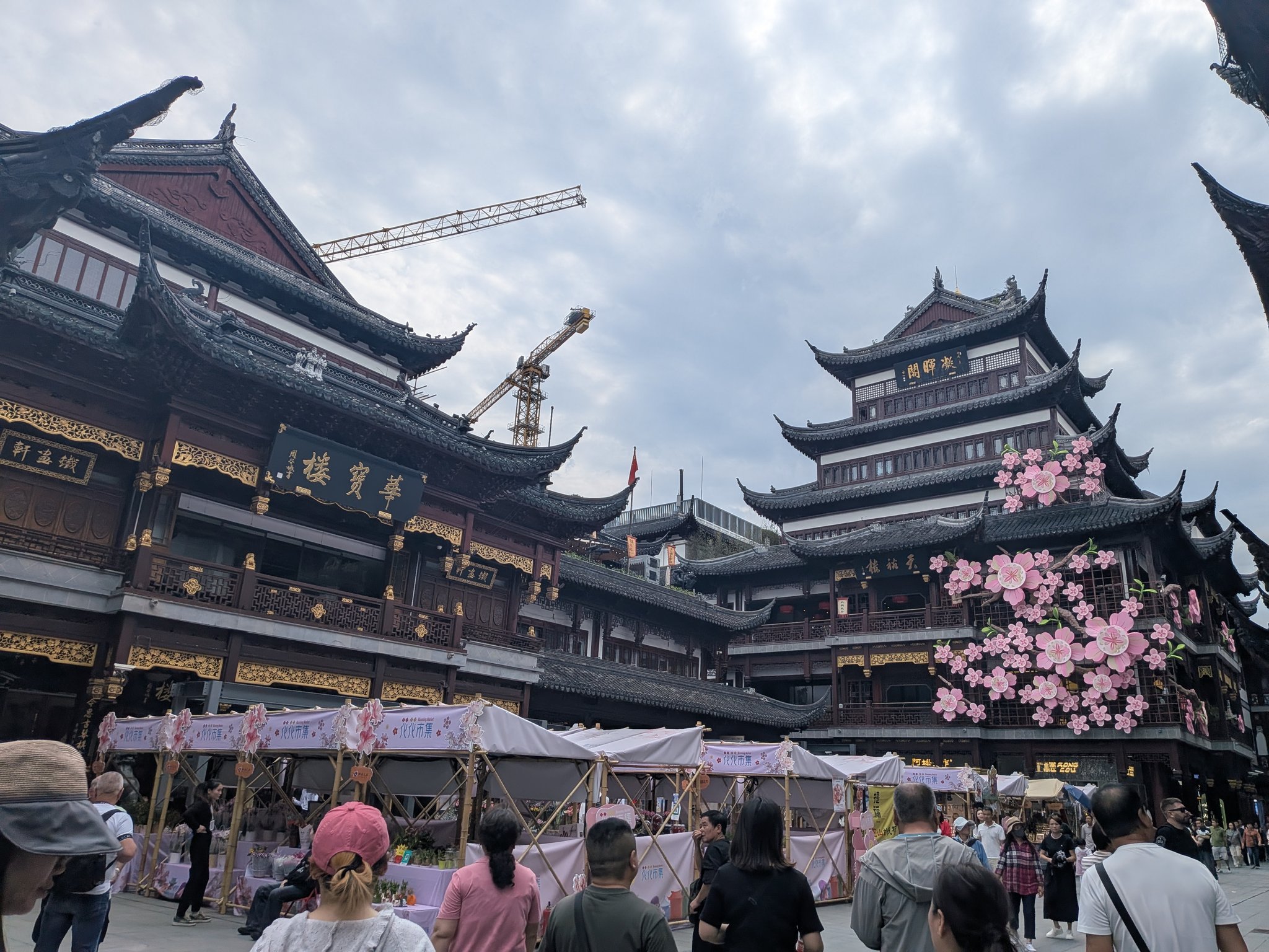 昼の豫園の建物