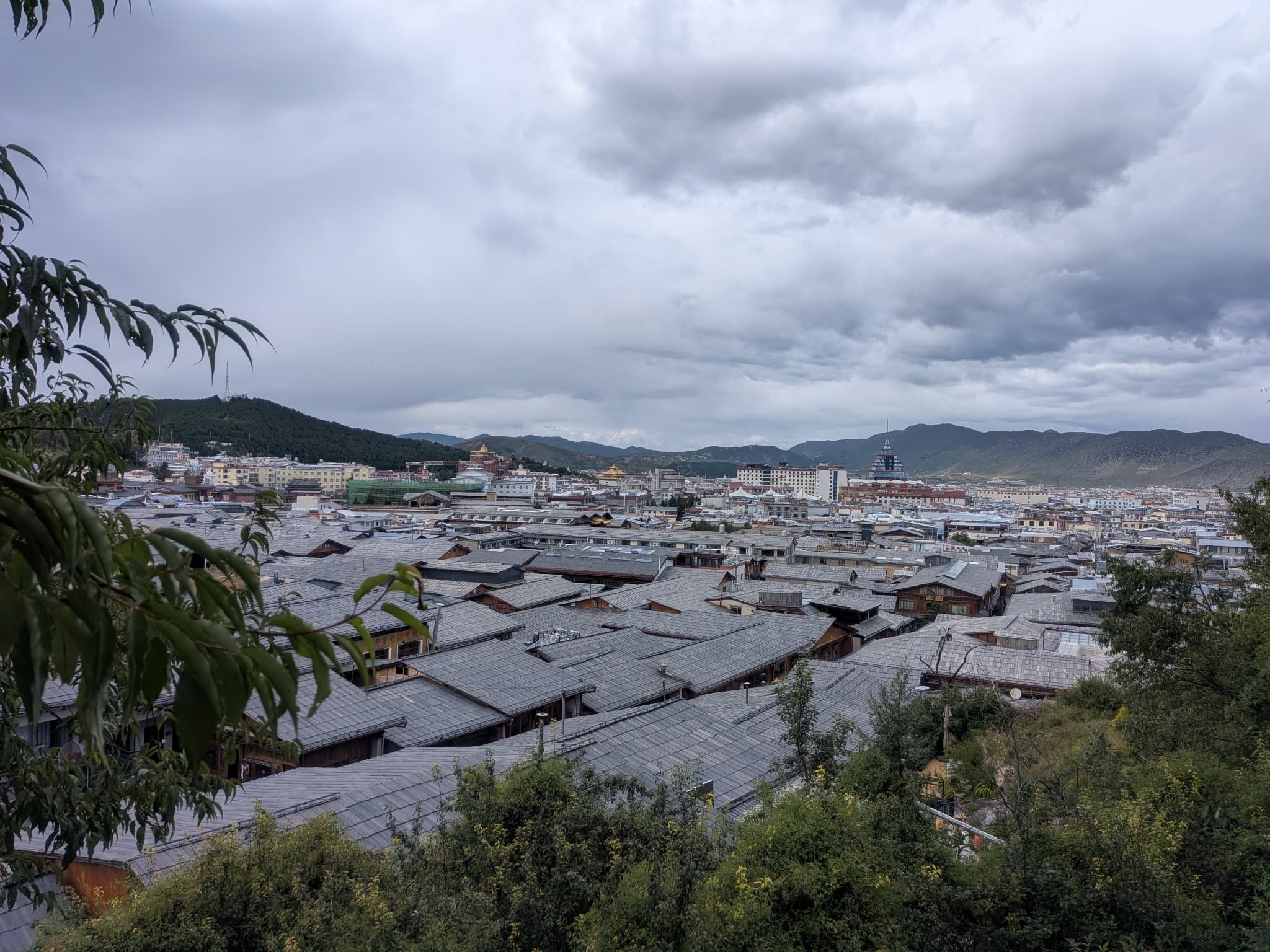 大仏寺から見下ろす独克宗古城