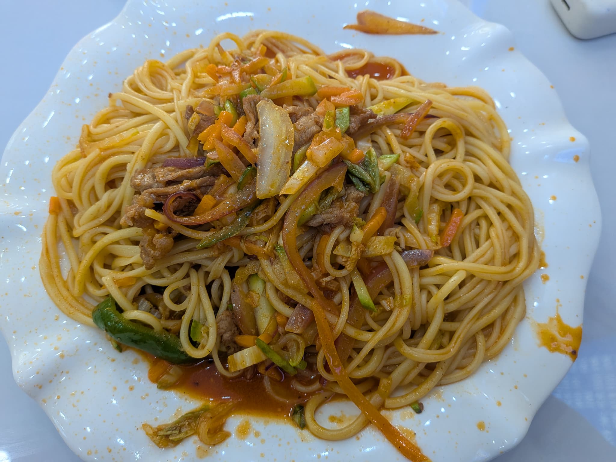 松賛林寺近くのお店の焼き麺