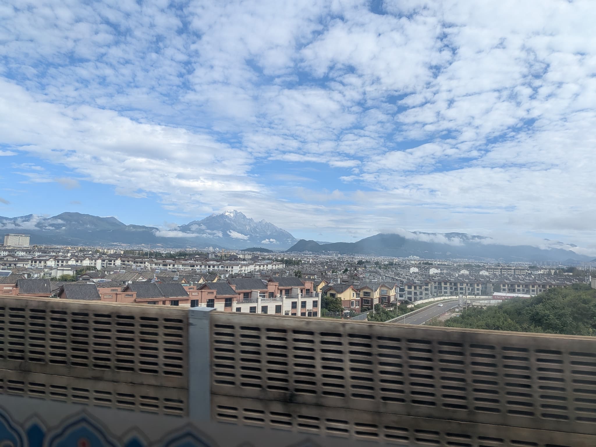 この日は玉龍雪山が綺麗に見れました。