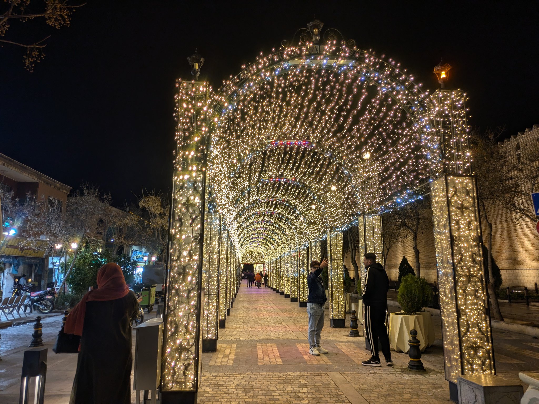 シーラーズの光のトンネル